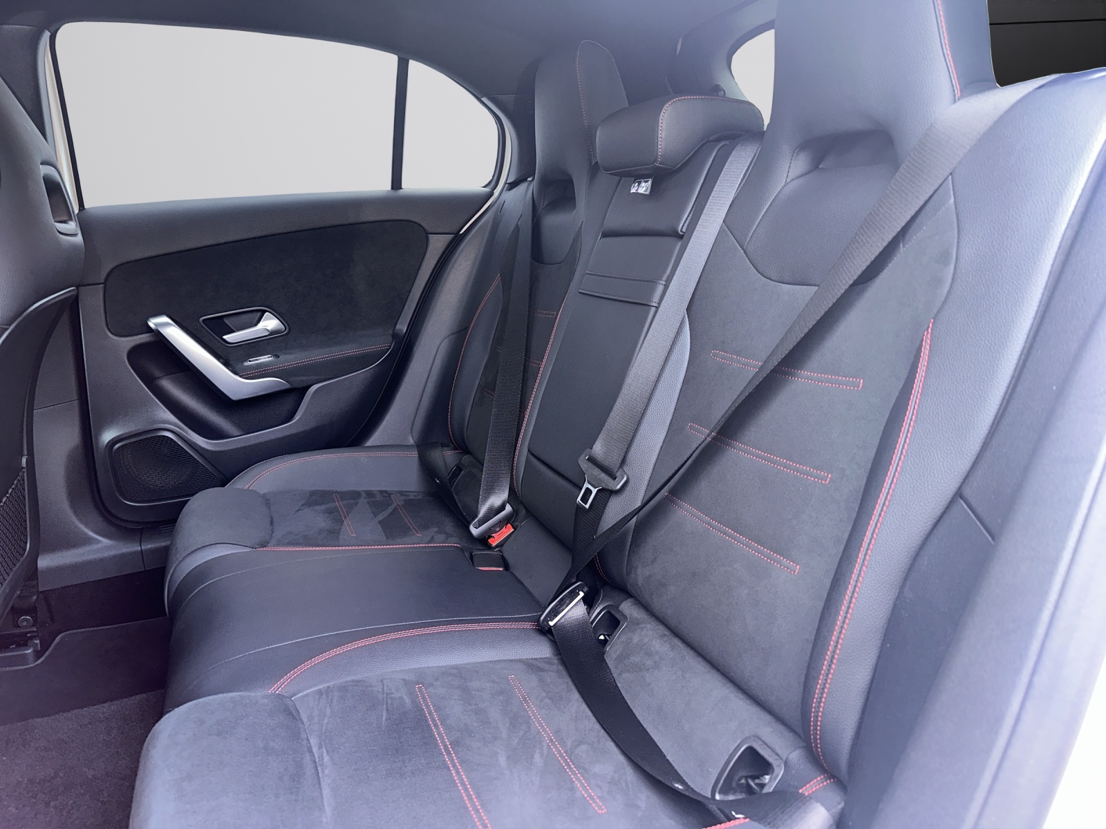 MERCEDES-BENZ A 180-image-12