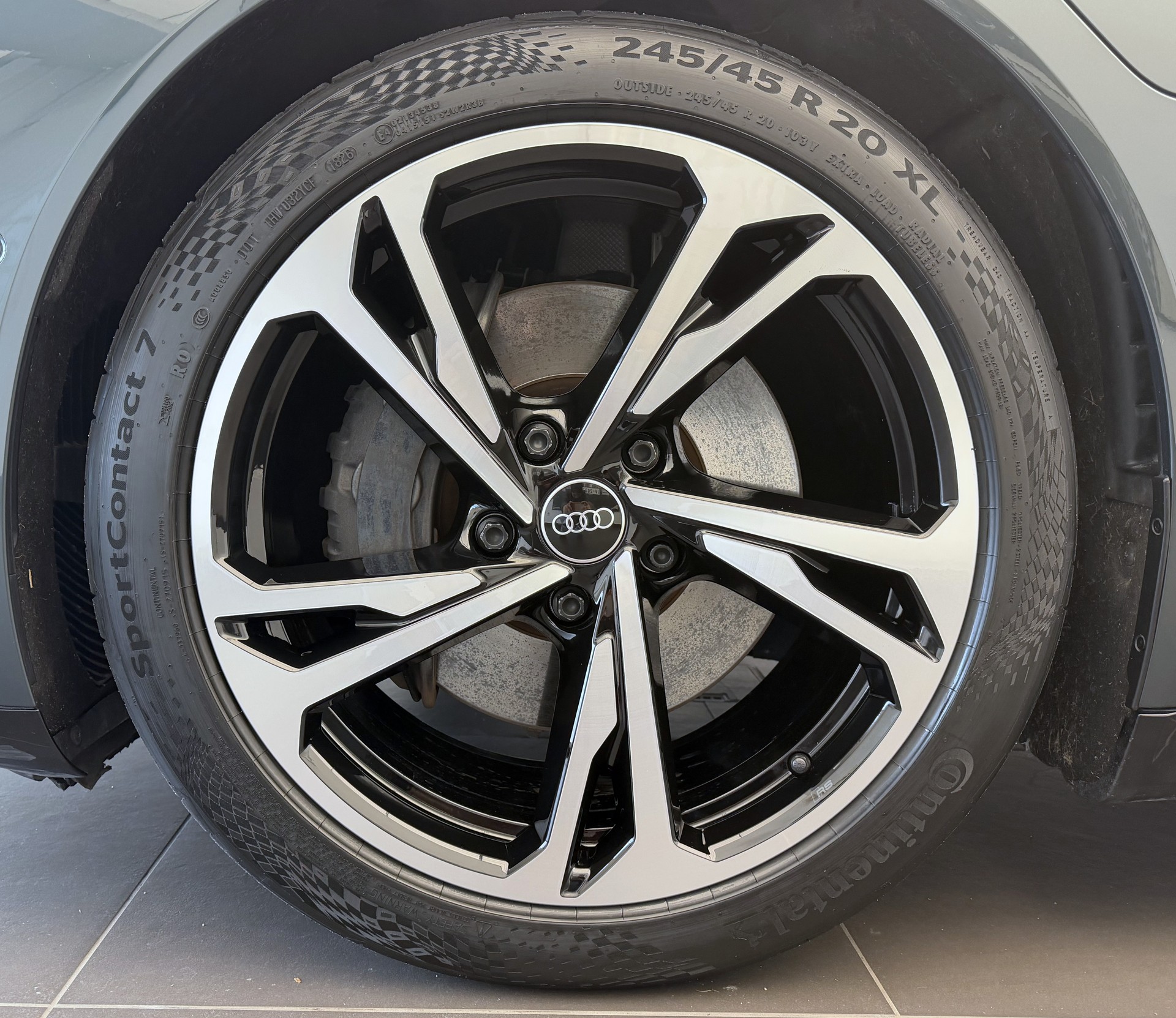 AUDI e-tron GT quattro-image-2
