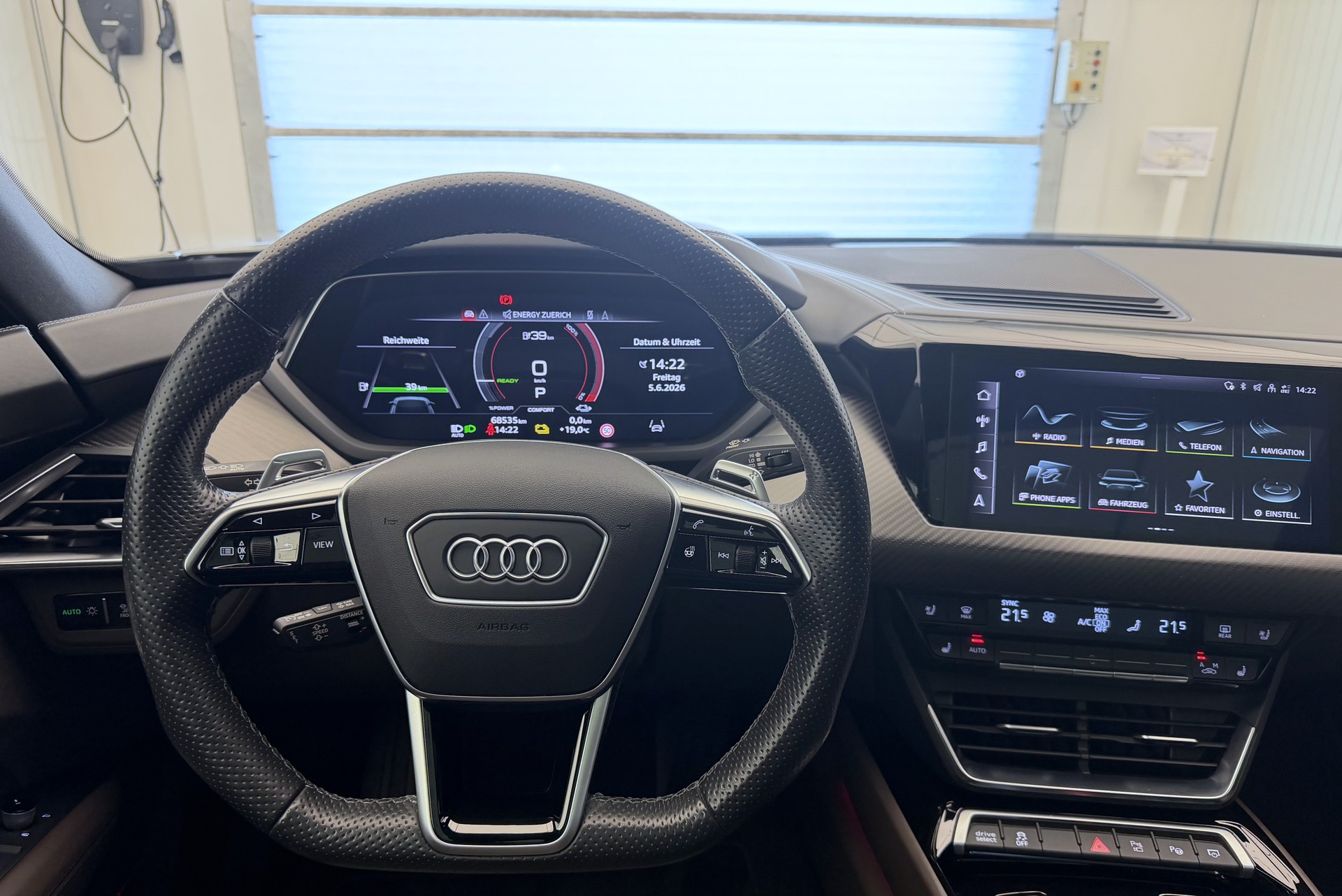 AUDI e-tron GT quattro-image-7