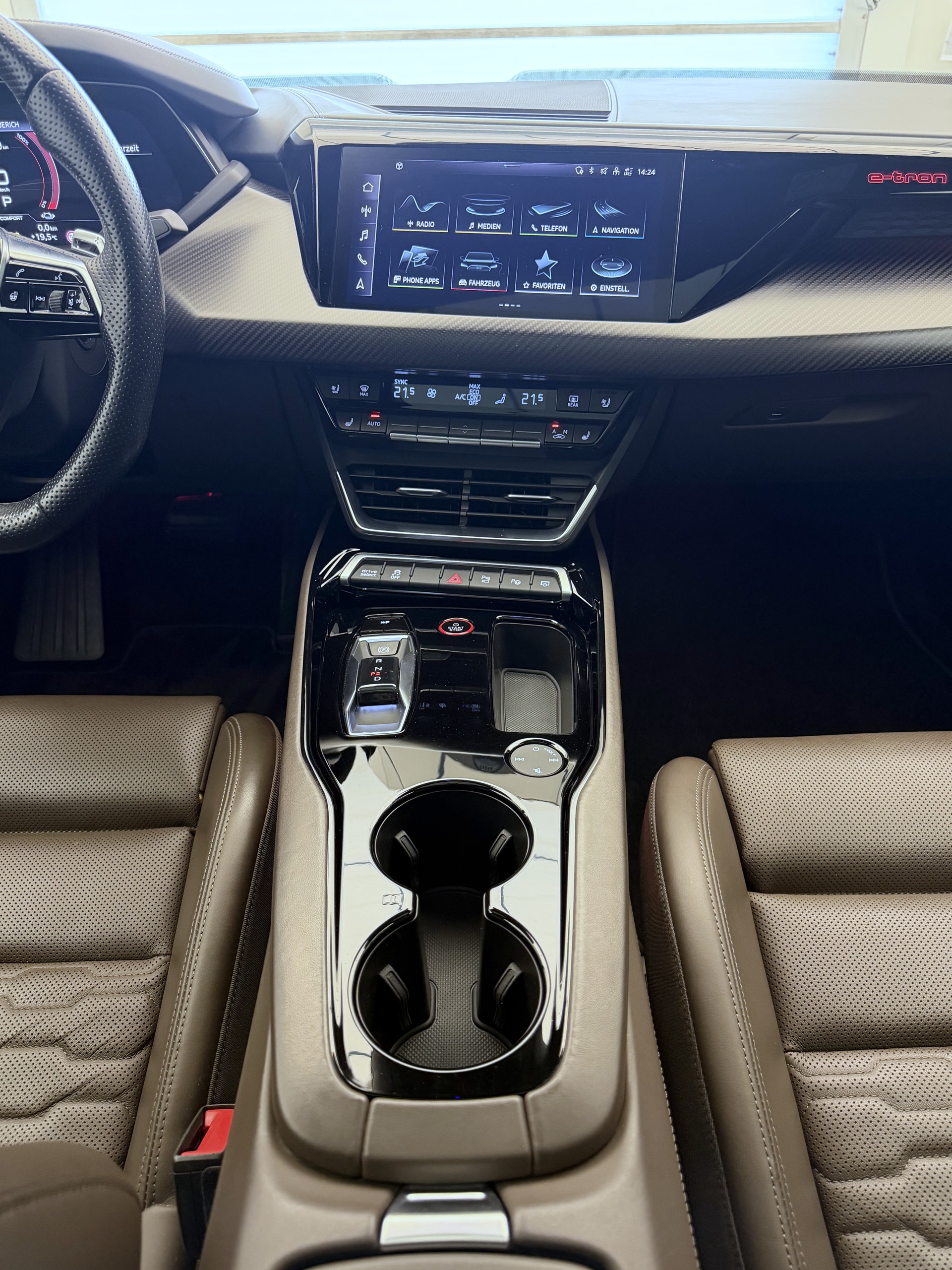 AUDI e-tron GT quattro-image-10
