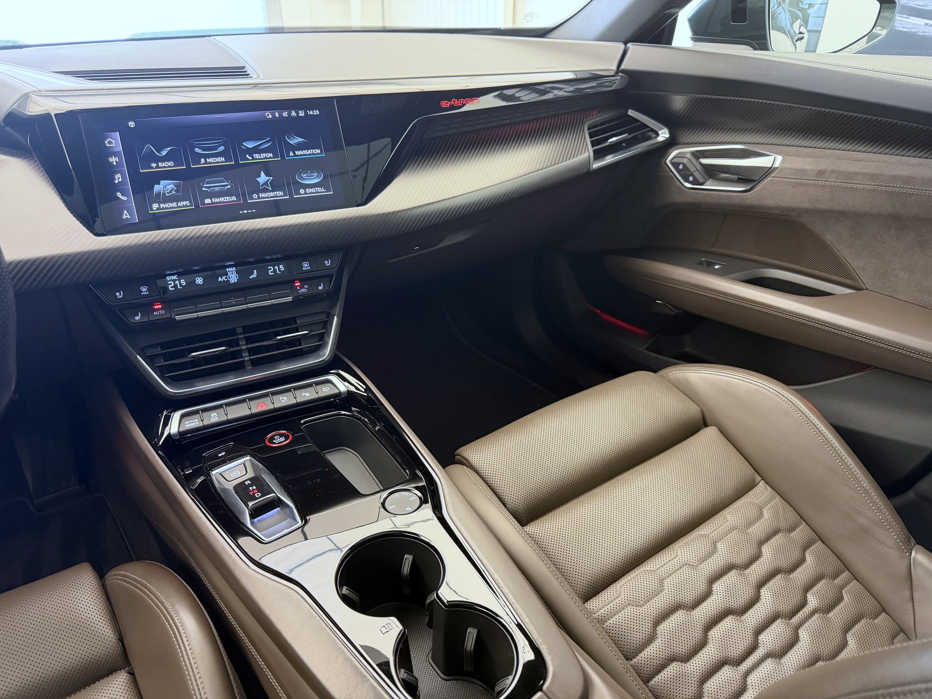 AUDI e-tron GT quattro-image-16