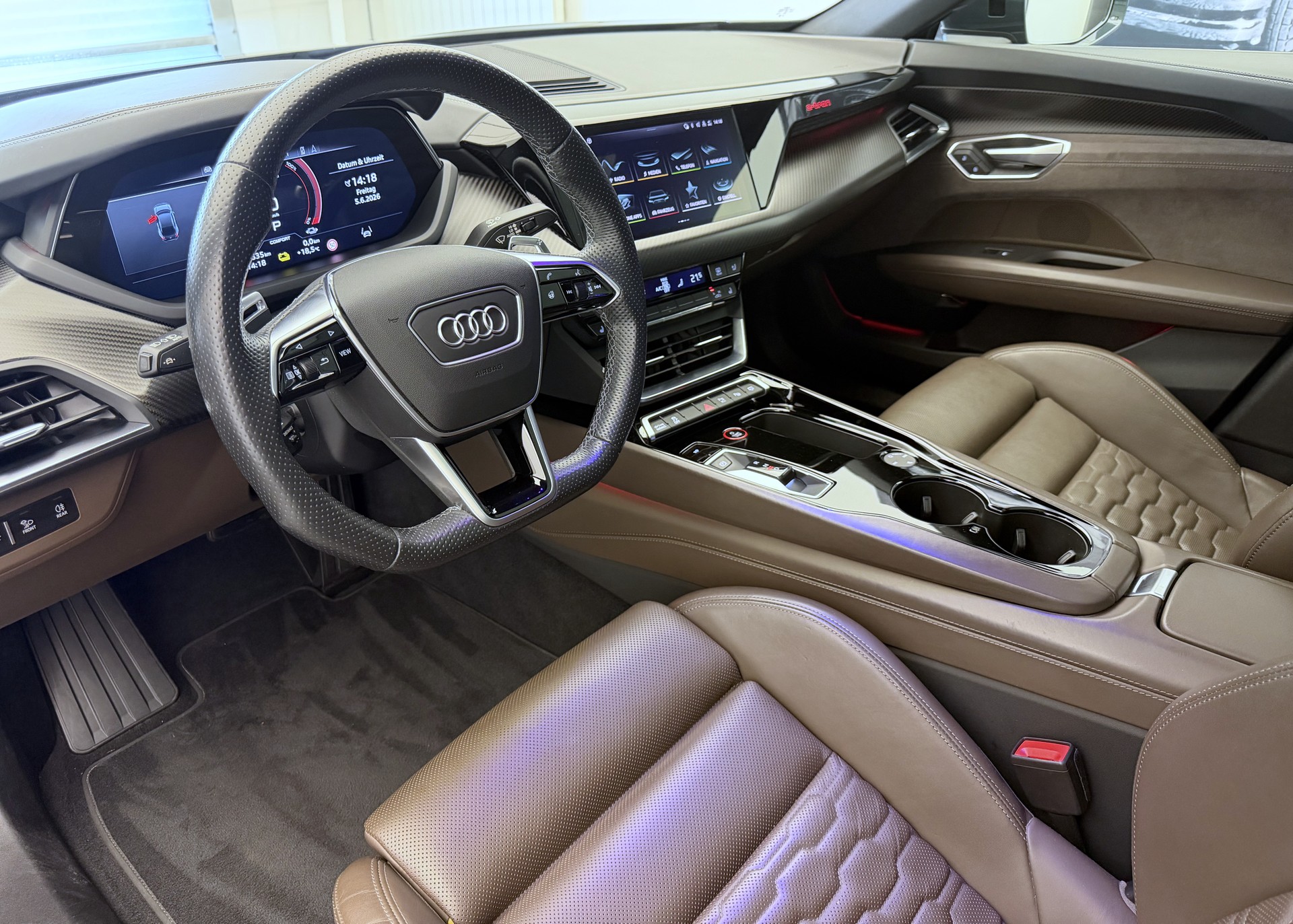 AUDI e-tron GT quattro-image-6