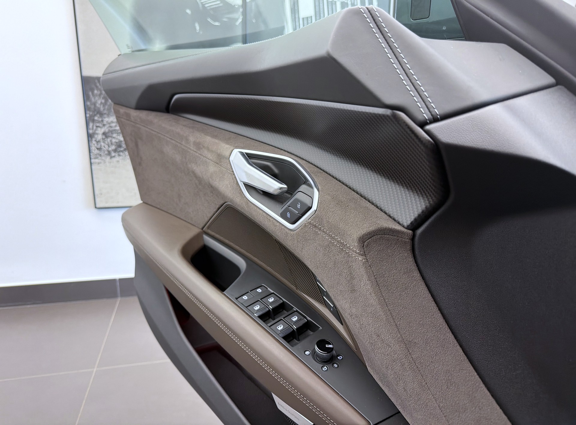 AUDI e-tron GT quattro-image-4