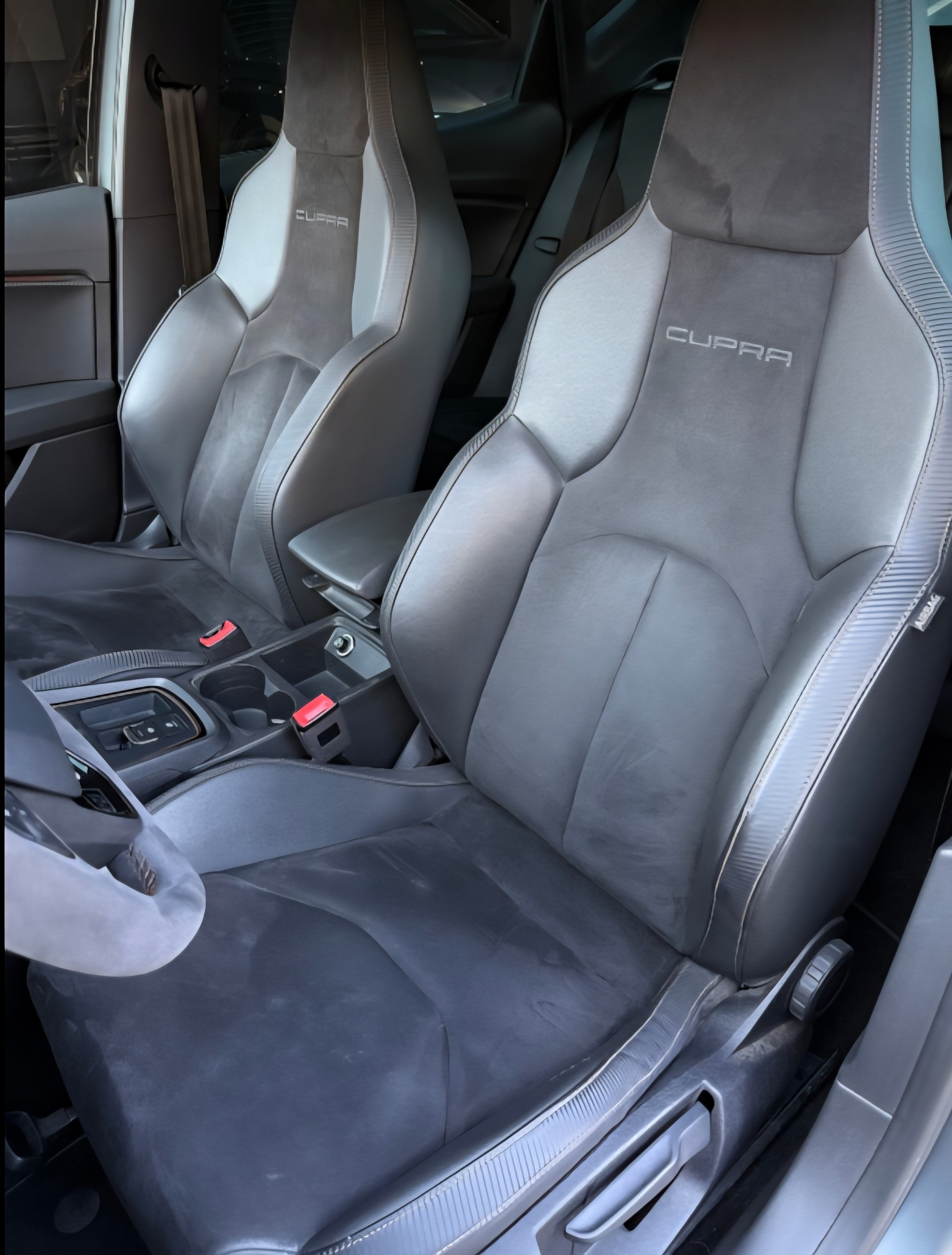 SEAT 2.0 TSI 300 Cupra R DSG-image-4