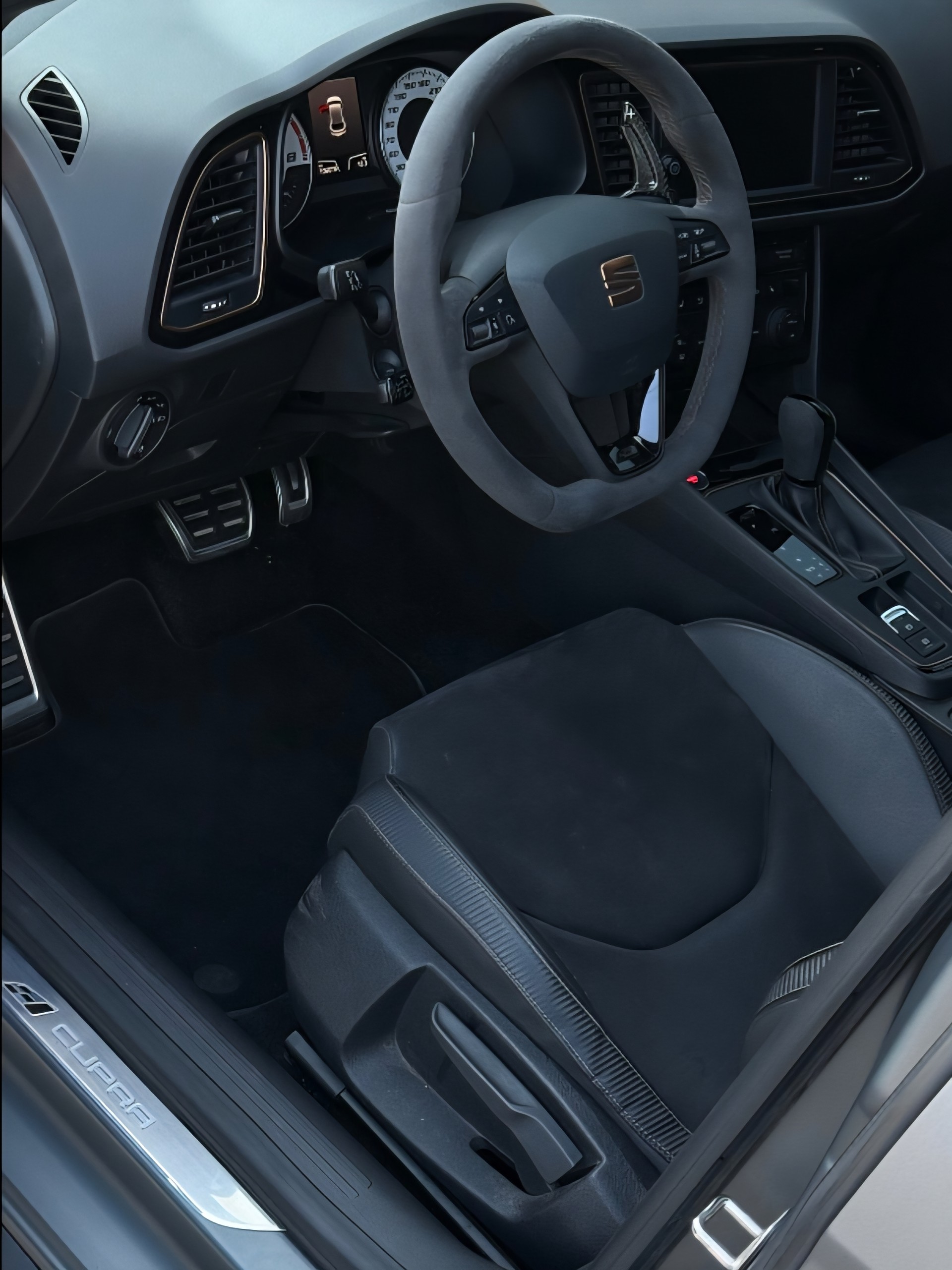 SEAT 2.0 TSI 300 Cupra R DSG-image-3