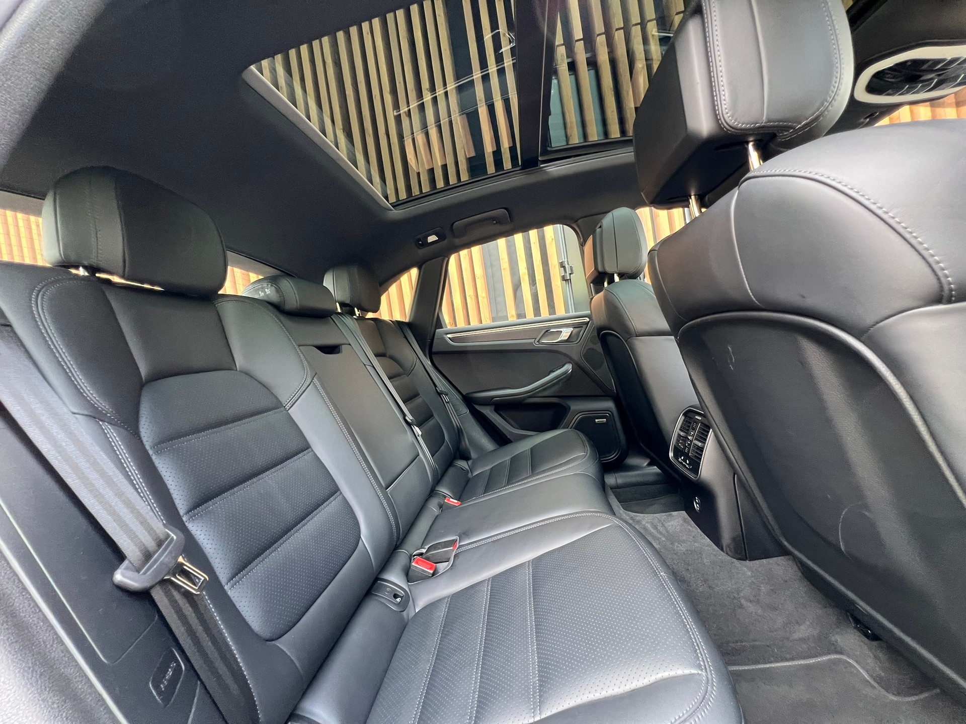 PORSCHE MACAN GTS PDK l 440 PS-image-28