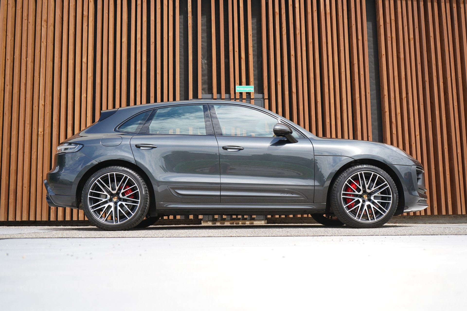 PORSCHE MACAN GTS PDK l 440 PS-image-2