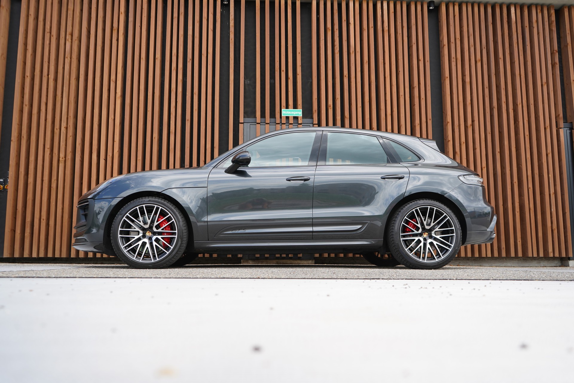 PORSCHE MACAN GTS PDK l 440 PS-image-3