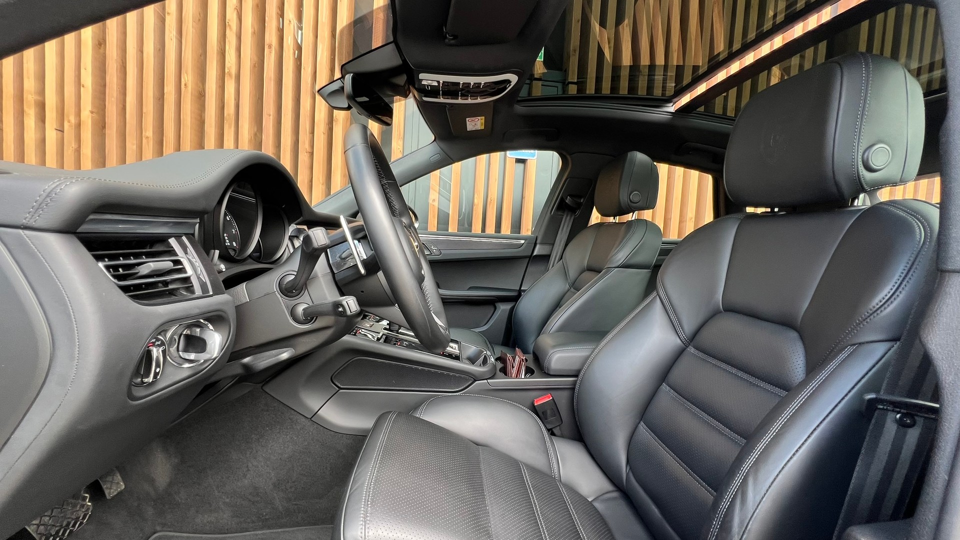 PORSCHE MACAN GTS PDK l 440 PS-image-26