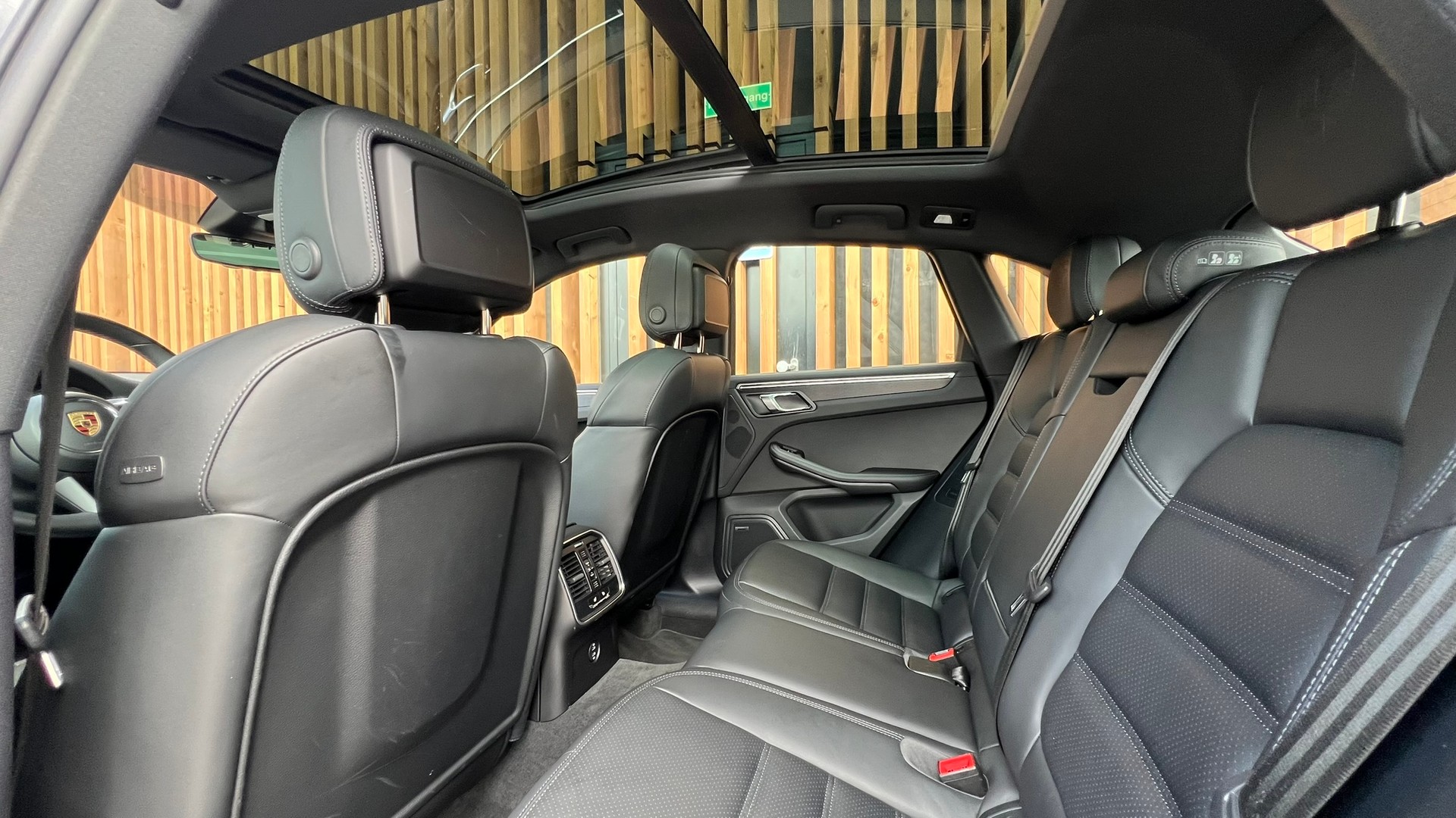 PORSCHE MACAN GTS PDK l 440 PS-image-29