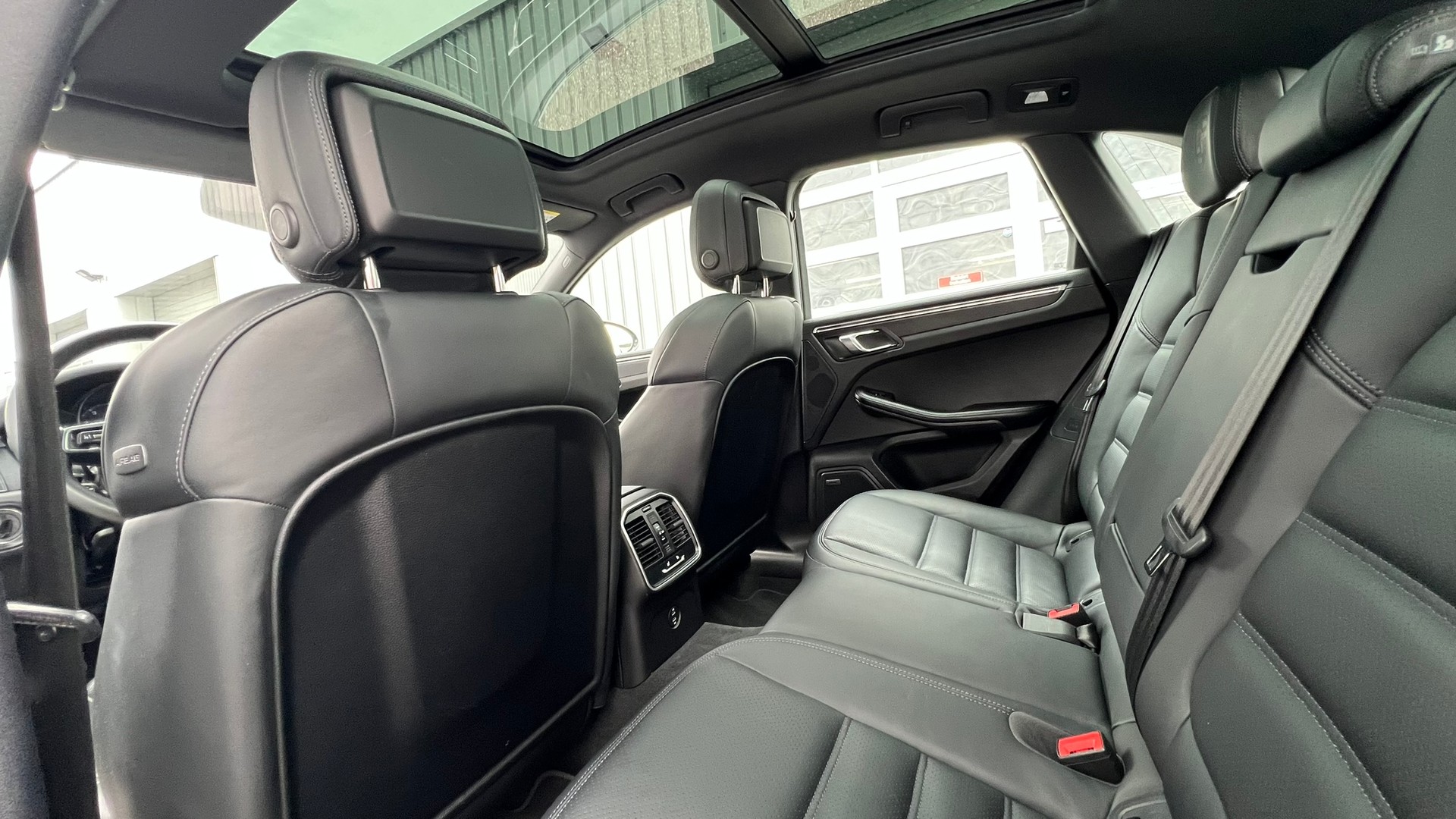 PORSCHE MACAN GTS PDK l 440 PS-image-28