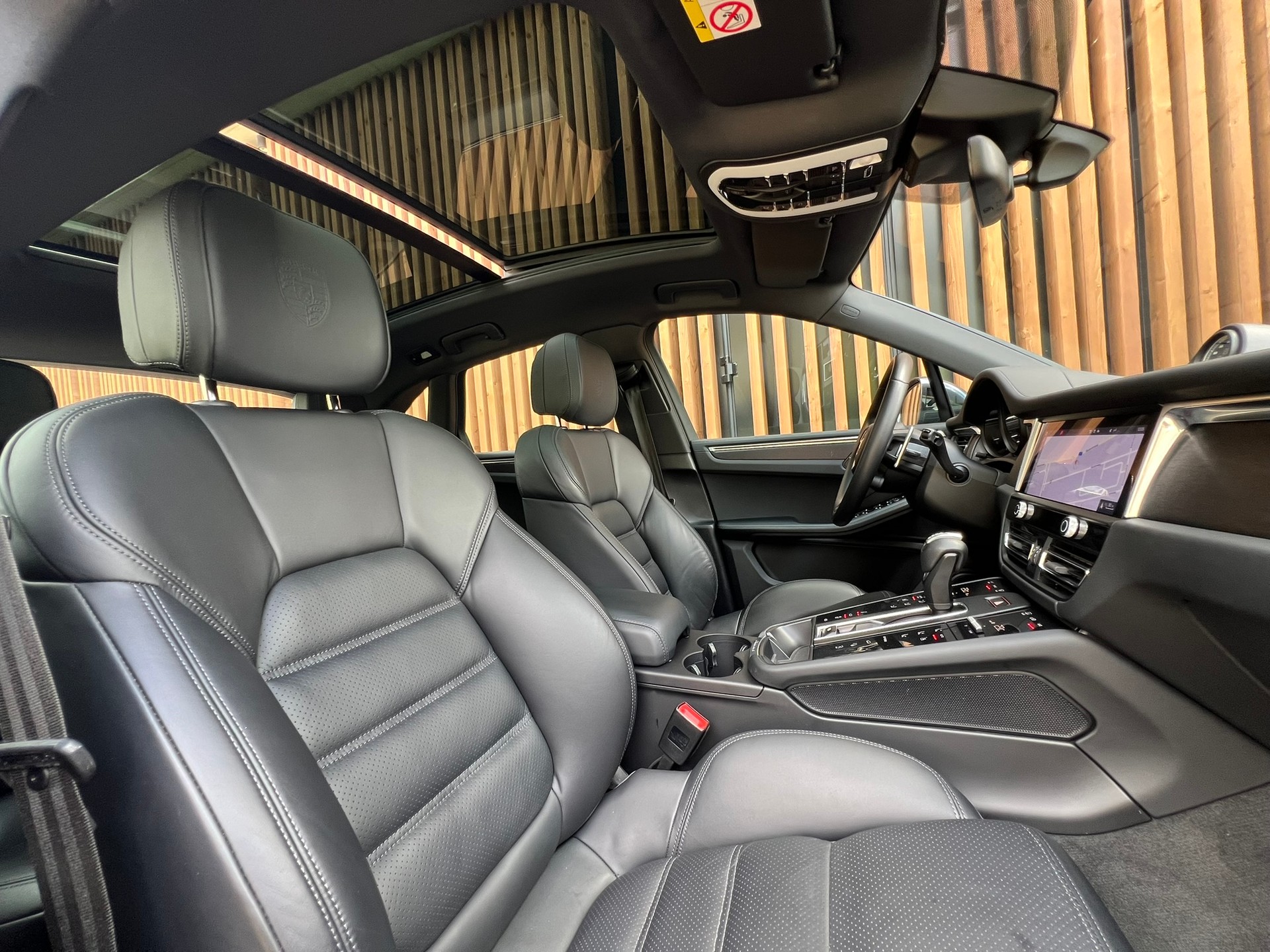 PORSCHE MACAN GTS PDK l 440 PS-image-23