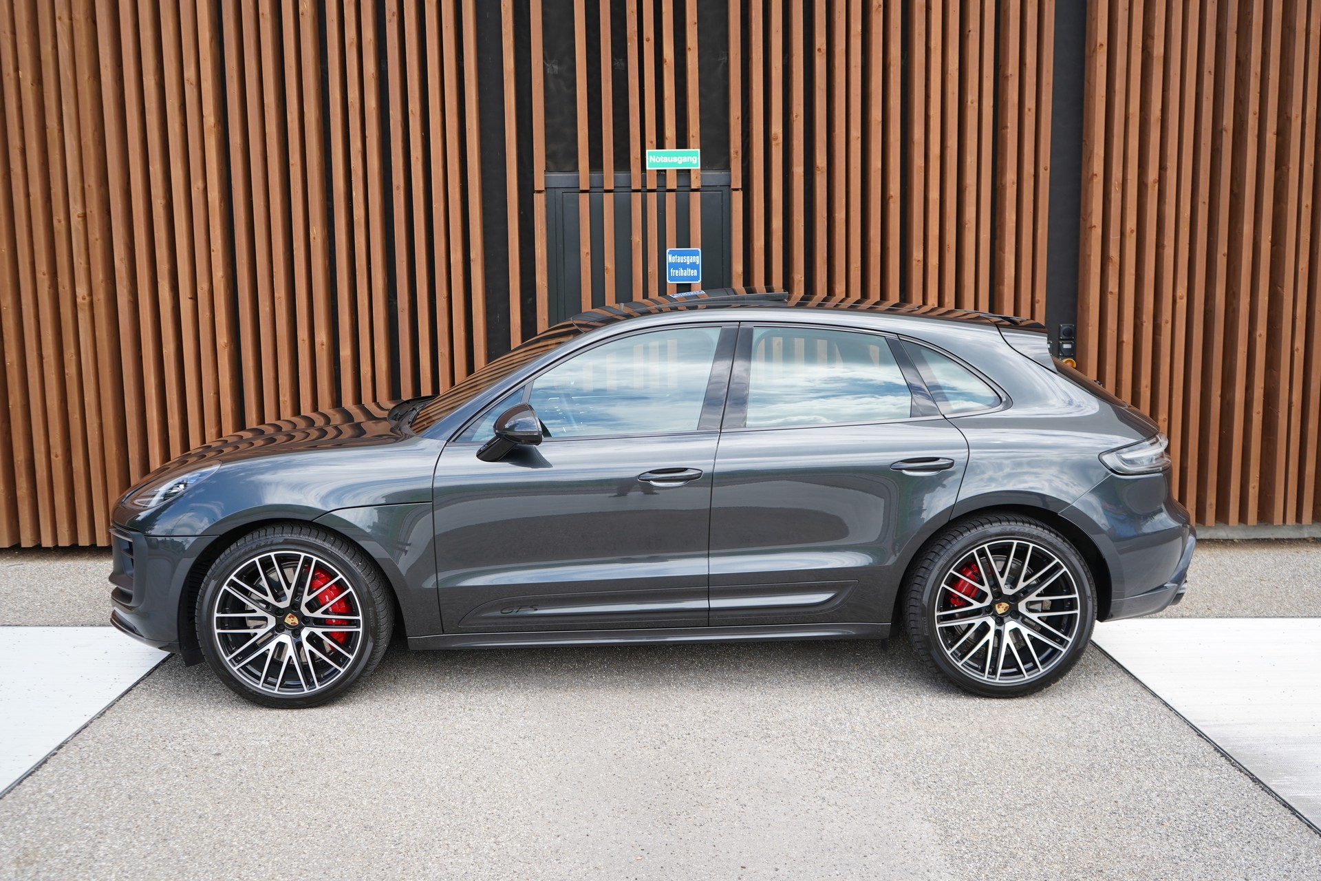 PORSCHE MACAN GTS PDK l 440 PS-image-5