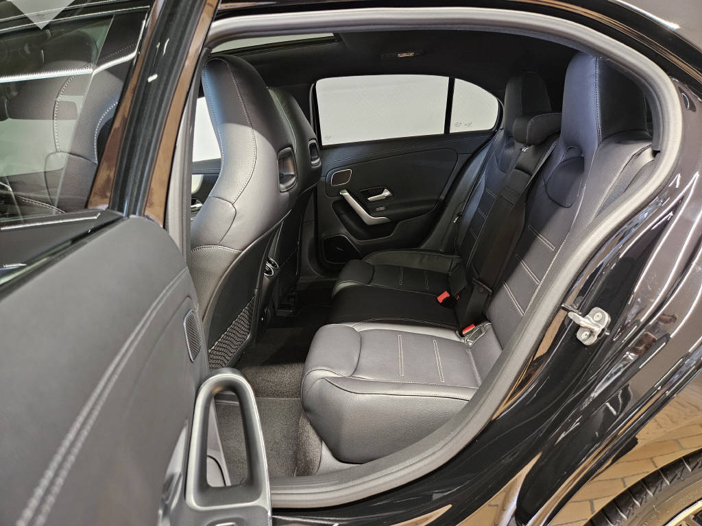 MERCEDES-BENZ A 250 4Matic AMG Line-image-12