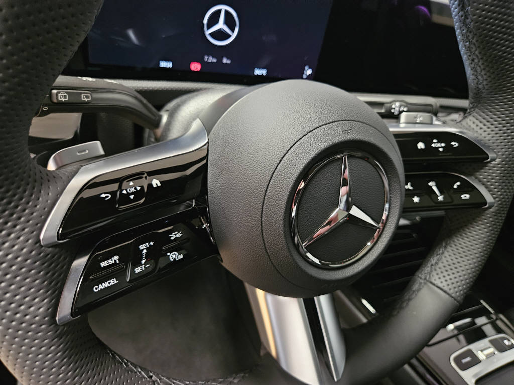 MERCEDES-BENZ A 250 4Matic AMG Line-image-8