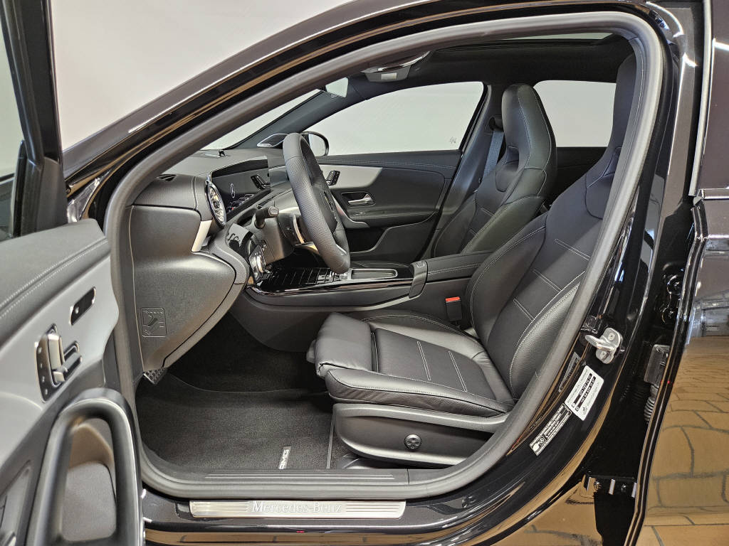 MERCEDES-BENZ A 250 4Matic AMG Line-image-6