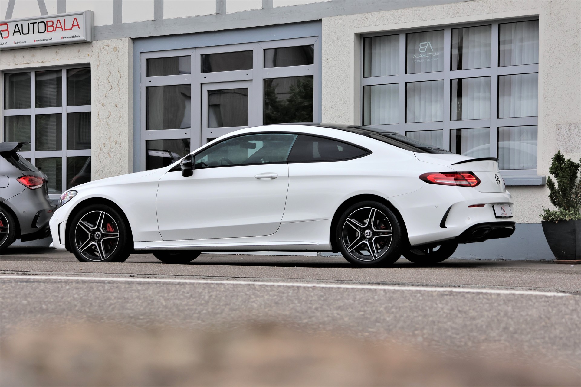 MERCEDES-BENZ C 200 Coupé 4Matic AMG Line 9G-Tronic (CH)-image-3