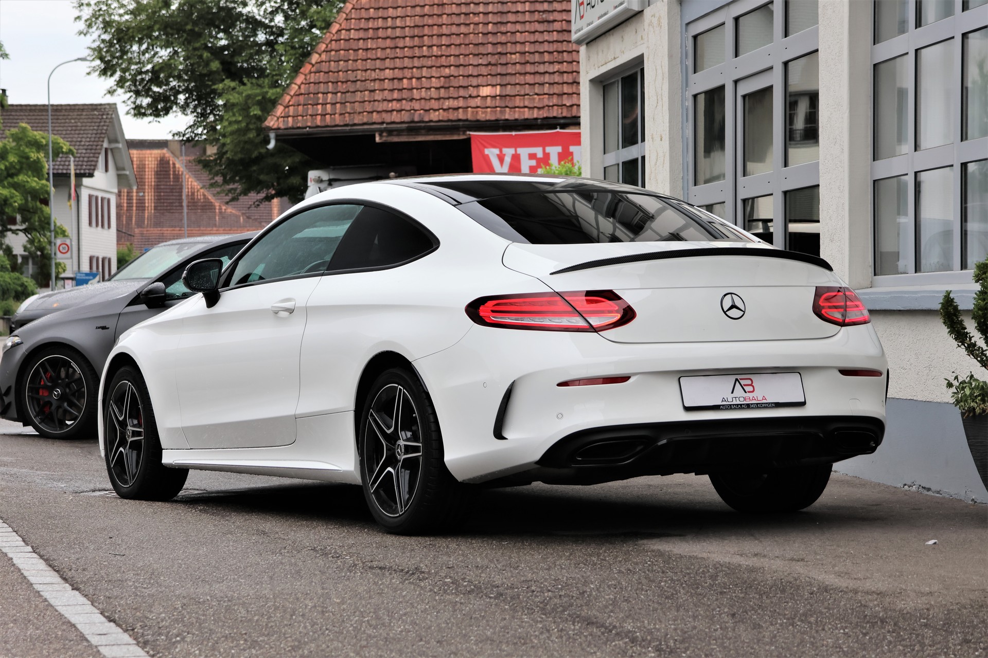 MERCEDES-BENZ C 200 Coupé 4Matic AMG Line 9G-Tronic (CH)-image-2