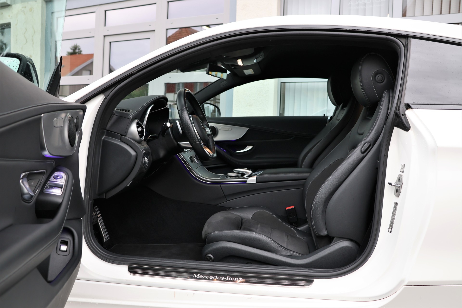 MERCEDES-BENZ C 200 Coupé 4Matic AMG Line 9G-Tronic (CH)-image-8