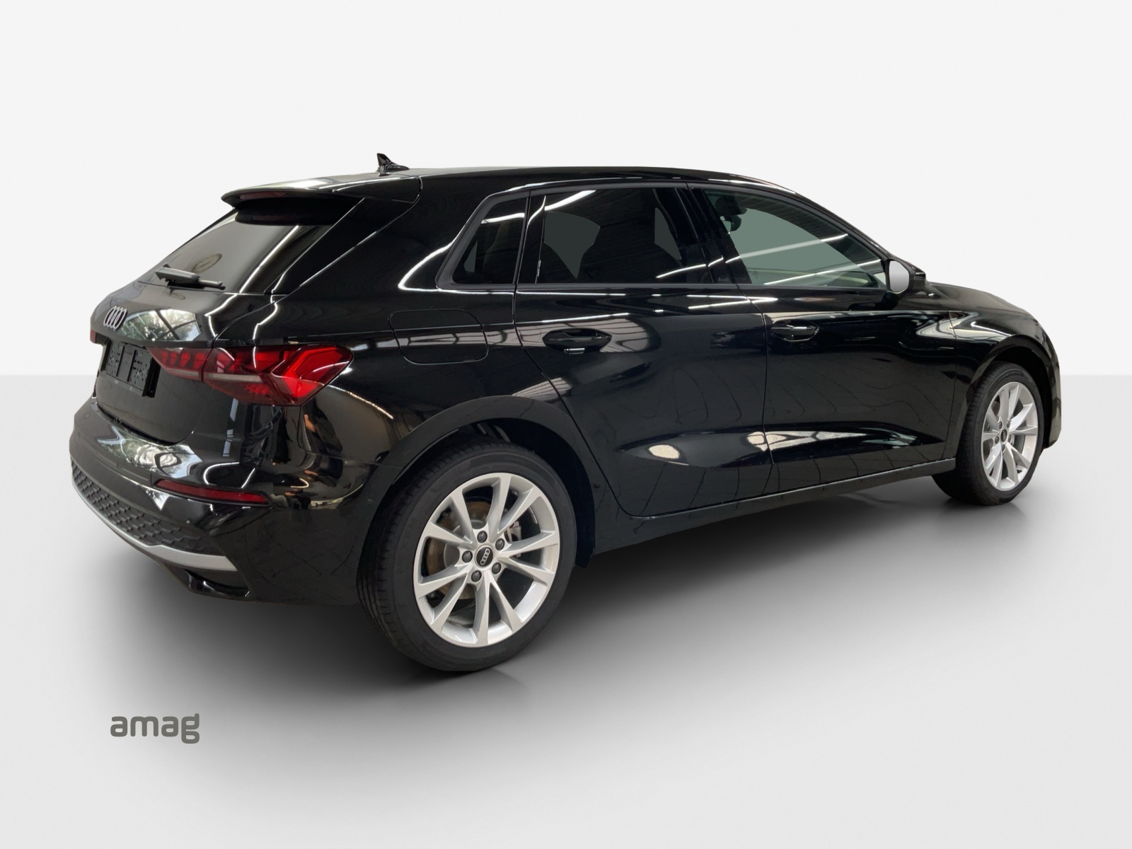 AUDI A3 Sportback TFSI 110 kW Attraction S tronic-image-4