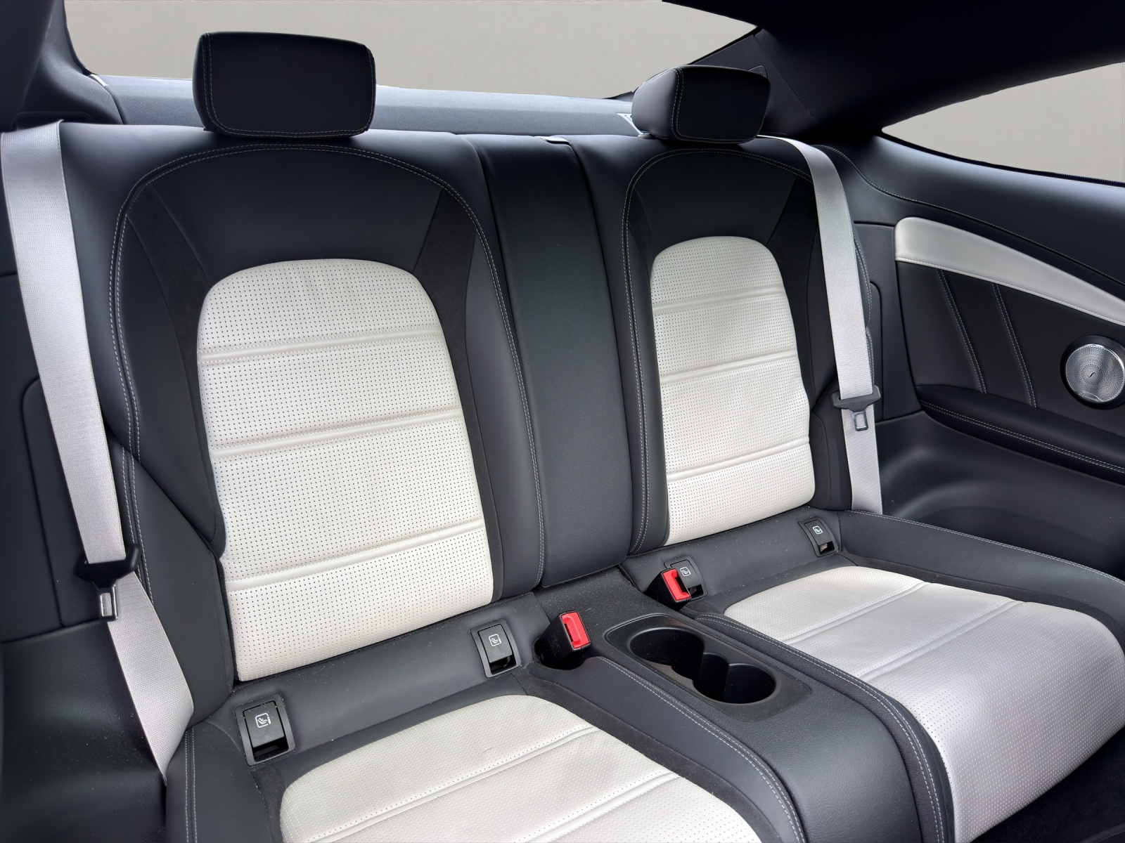 MERCEDES-BENZ C 63 S AMG Coupé-image-14