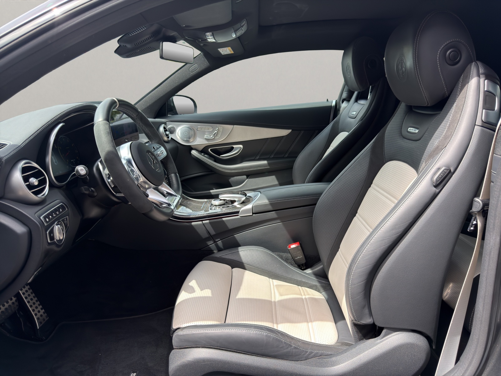 MERCEDES-BENZ C 63 S AMG Coupé-image-7