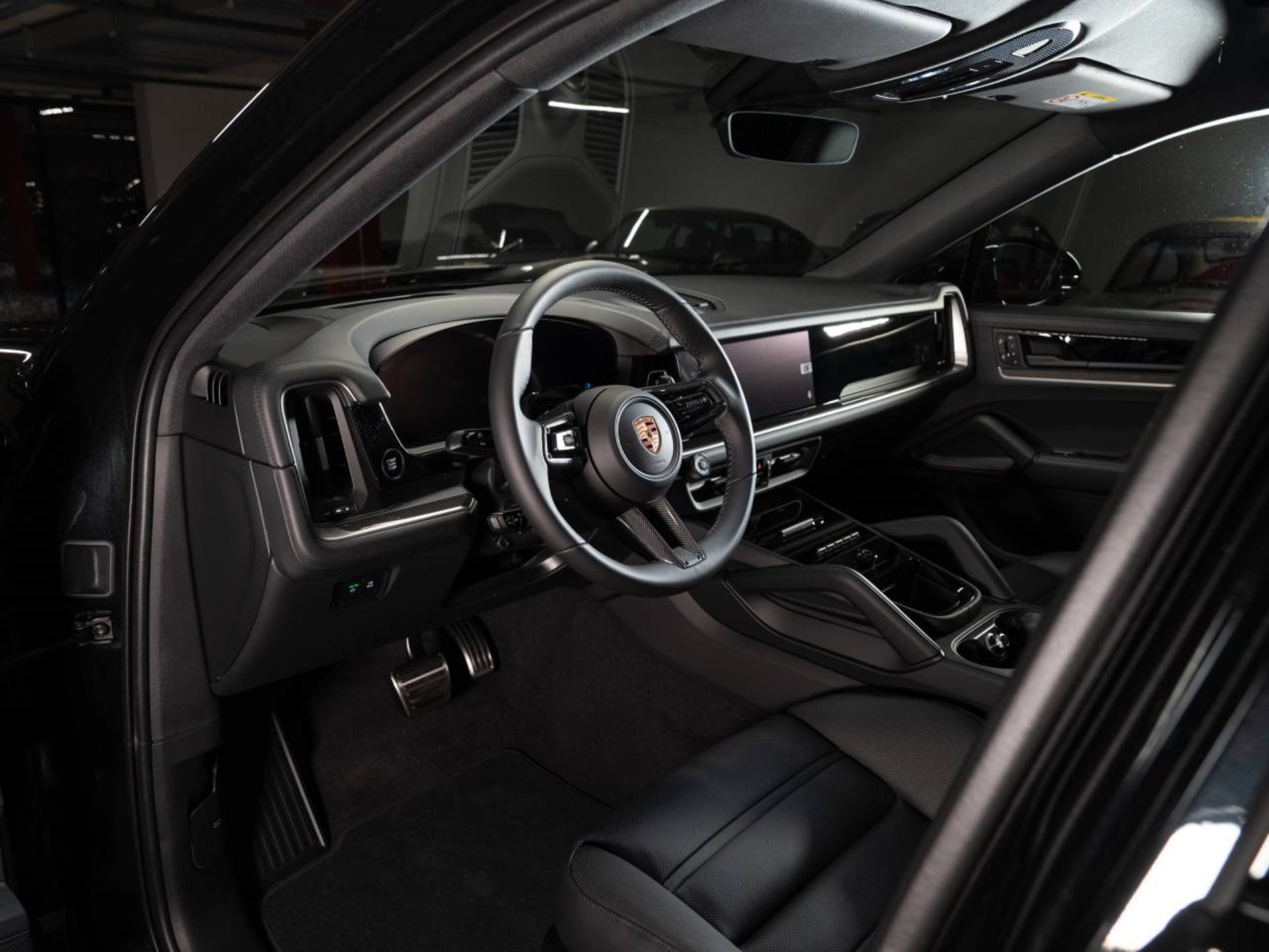 PORSCHE Cayenne S E-Hybrid Coupé Black Edition-showroom-element-3