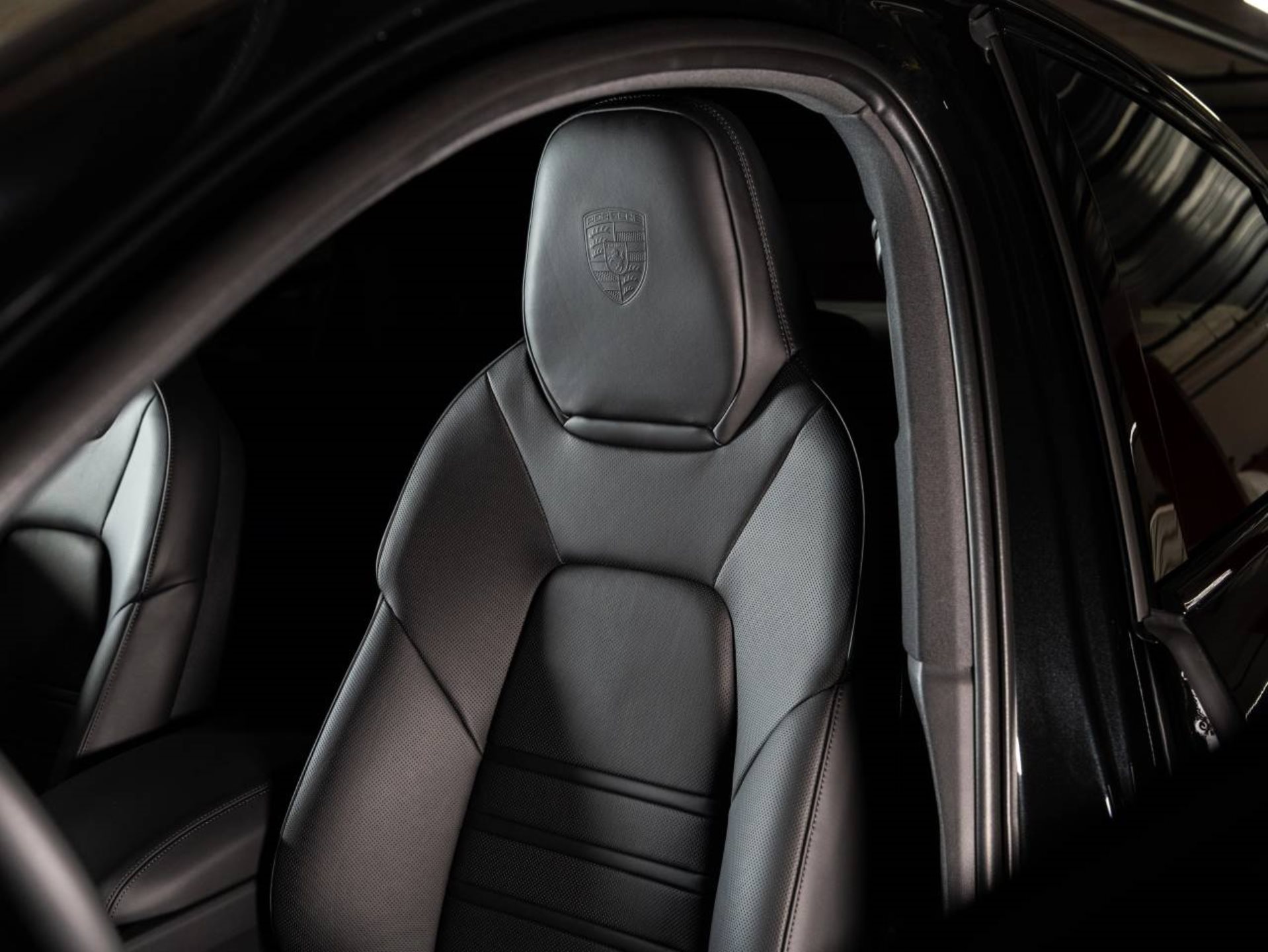 PORSCHE Cayenne S E-Hybrid Coupé Black Edition-image-19