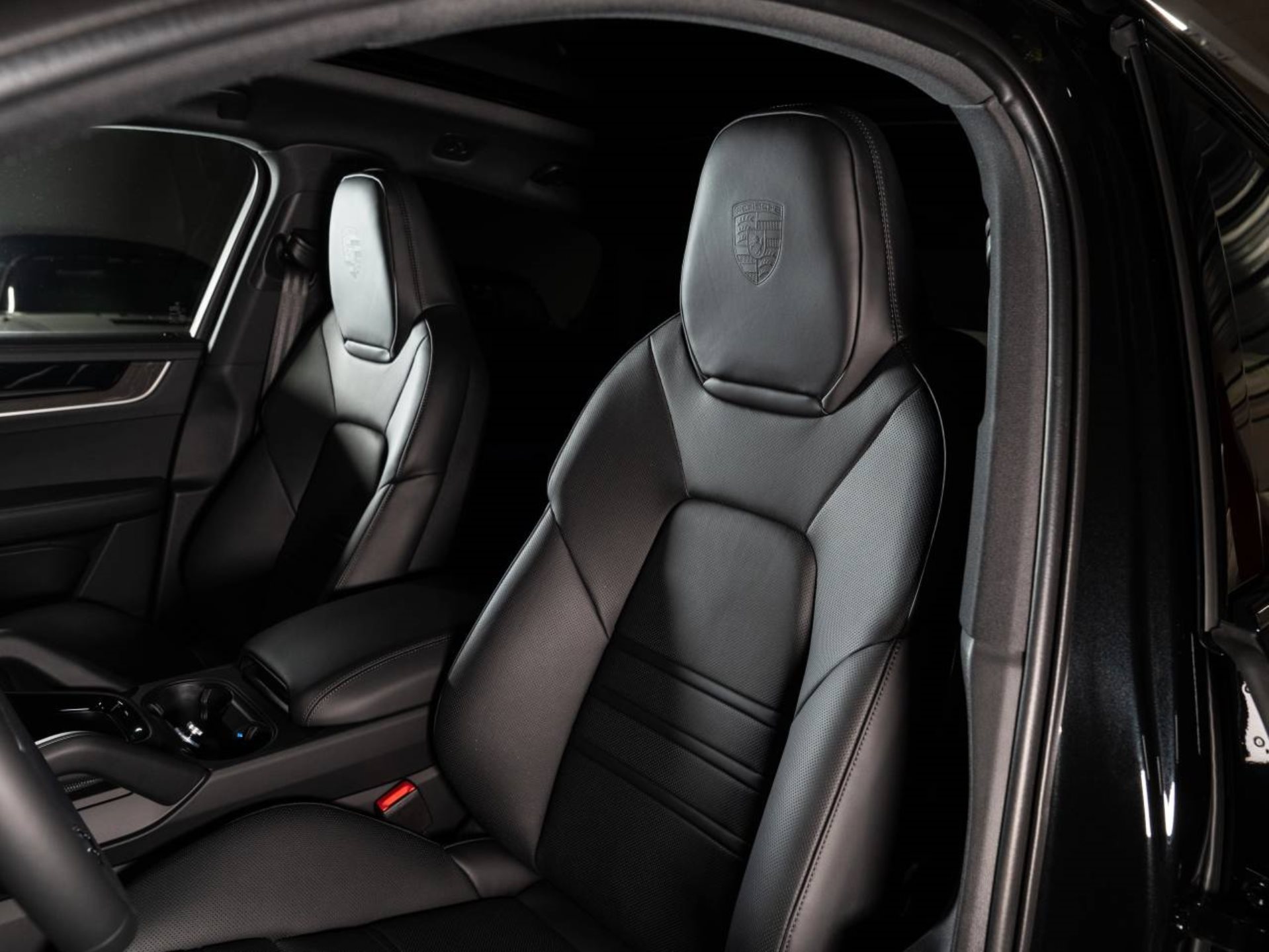 PORSCHE Cayenne S E-Hybrid Coupé Black Edition-image-4