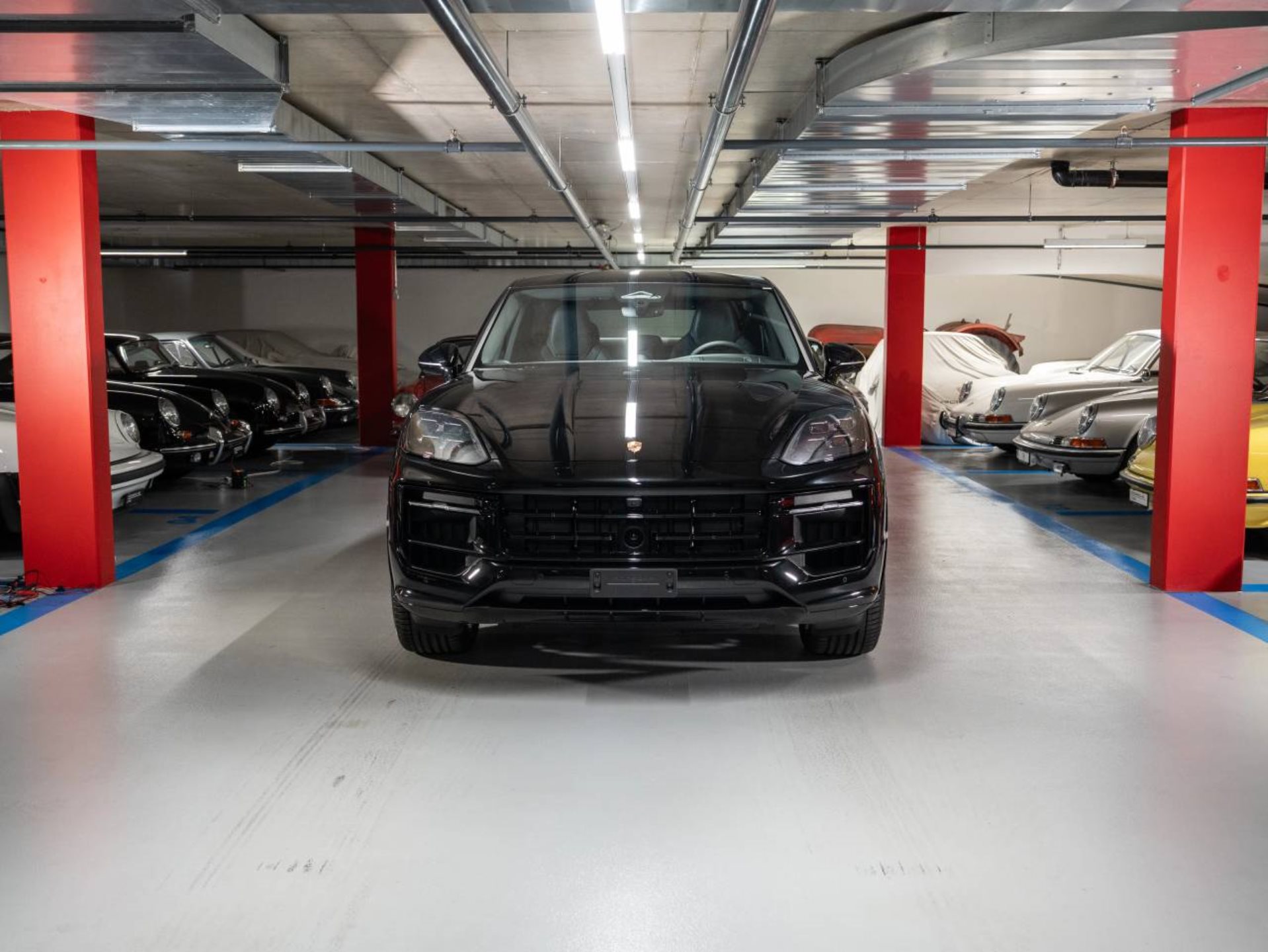 PORSCHE Cayenne S E-Hybrid Coupé Black Edition-showroom-element-1