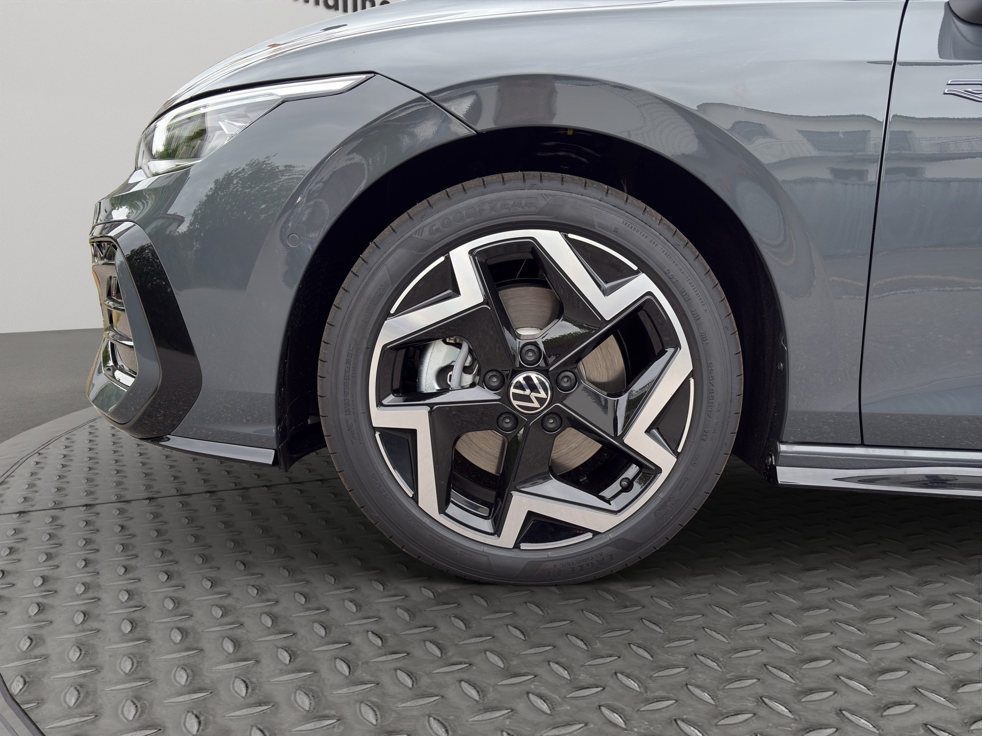 VW Golf 2.0 TSI R-Line DSG 4 Motion-image-12