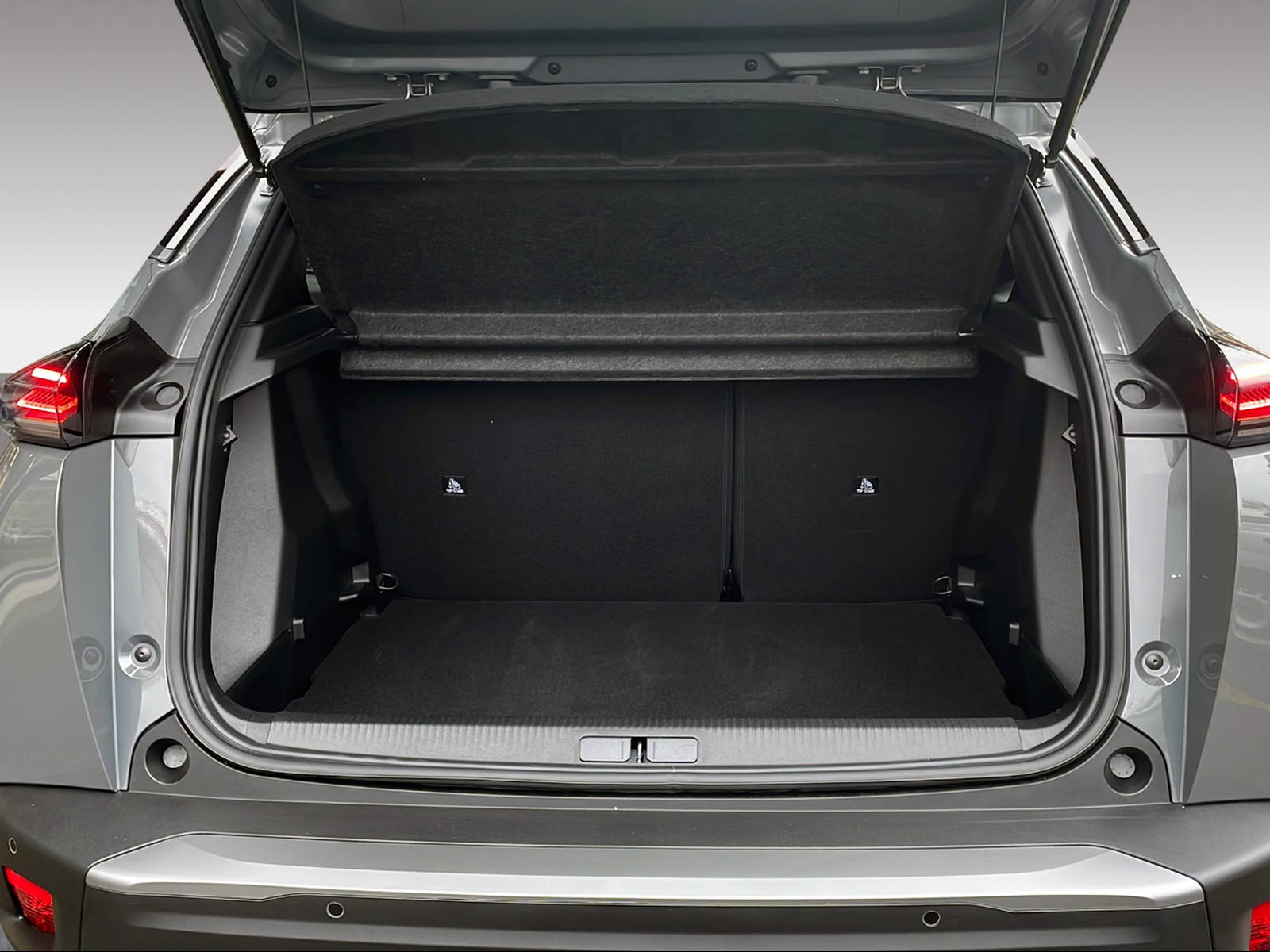 PEUGEOT 2008 1.2 PureTech 130 Allure Premium-image-12