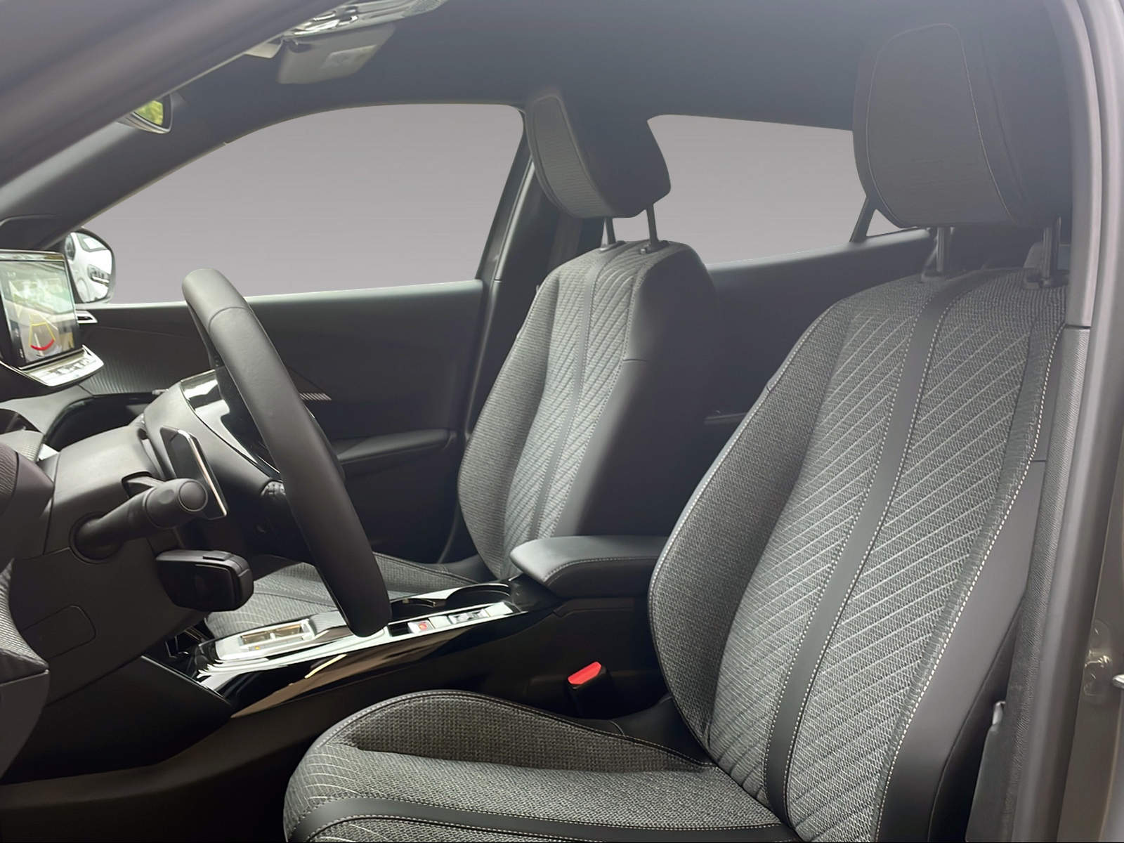 PEUGEOT 2008 1.2 PureTech 130 Allure Premium-image-5