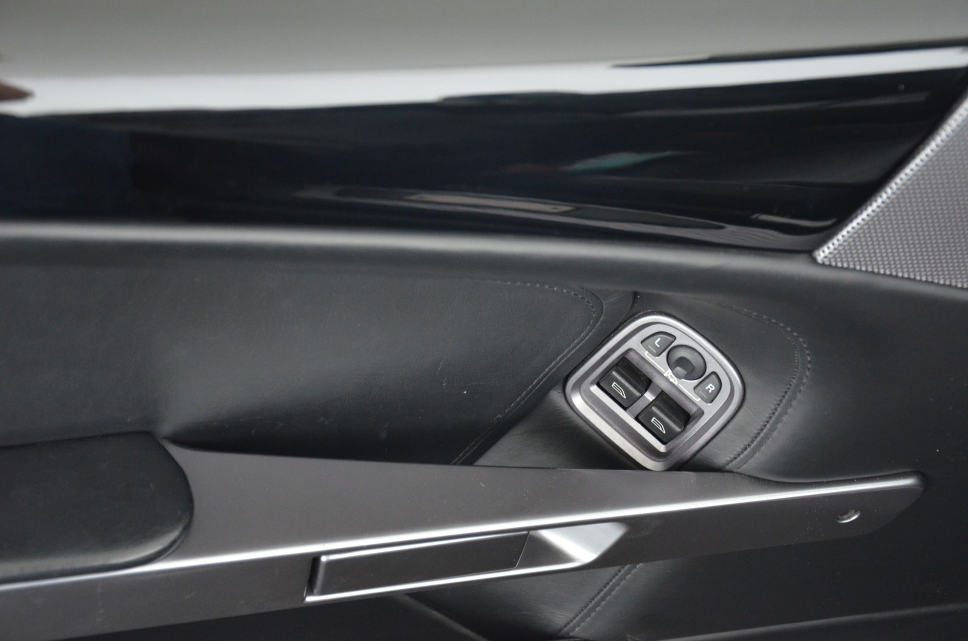 ASTON MARTIN DB9 Volante Touchtronic 2-image-15