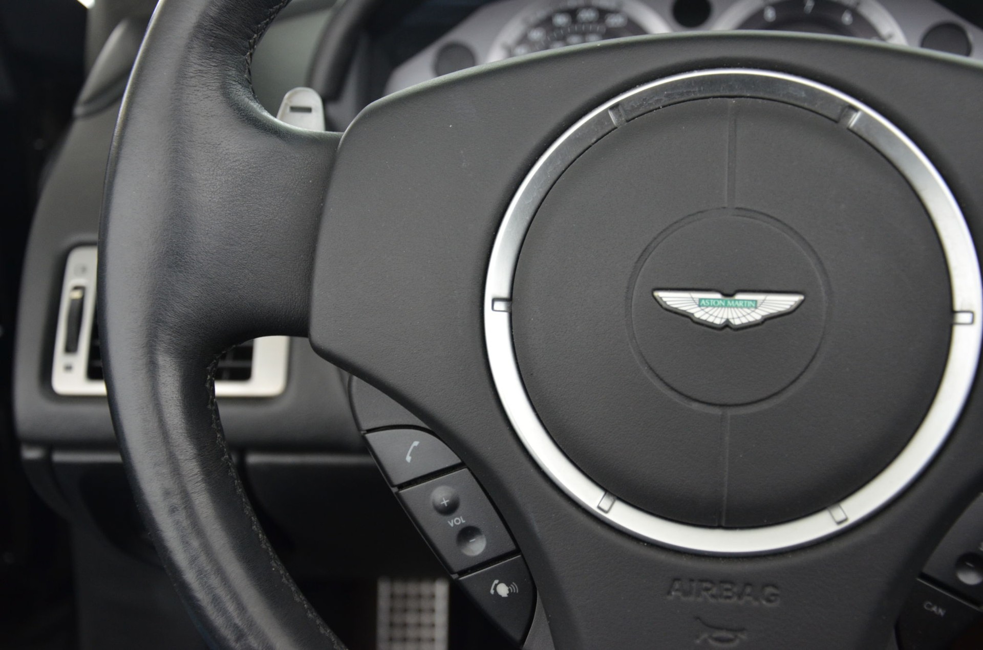 ASTON MARTIN DB9 Volante Touchtronic 2-image-11