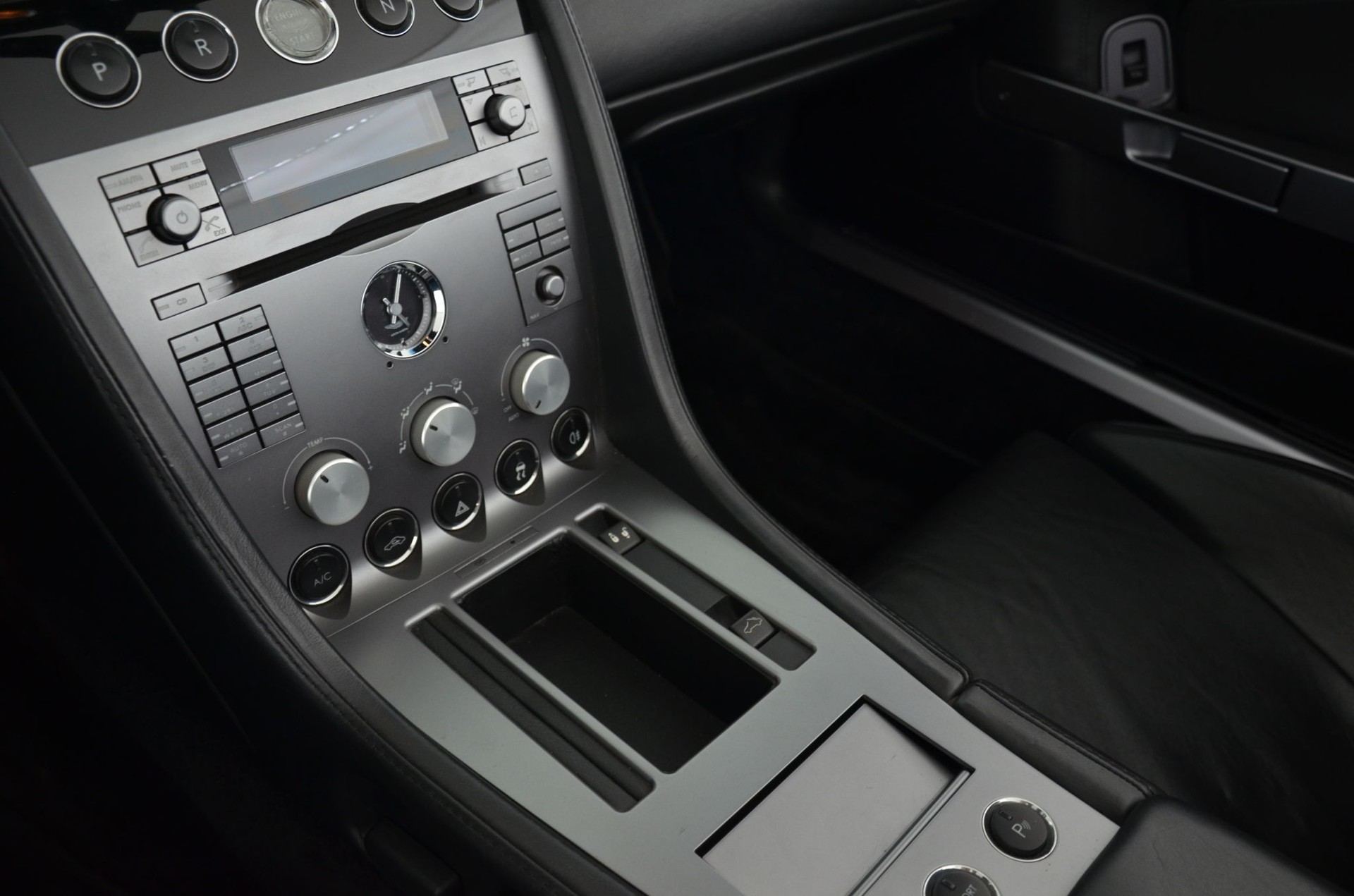 ASTON MARTIN DB9 Volante Touchtronic 2-image-12