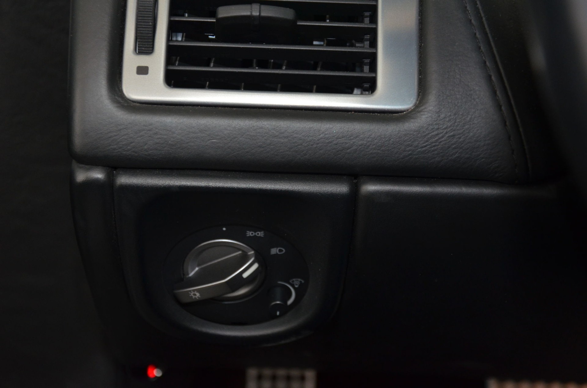 ASTON MARTIN DB9 Volante Touchtronic 2-image-16