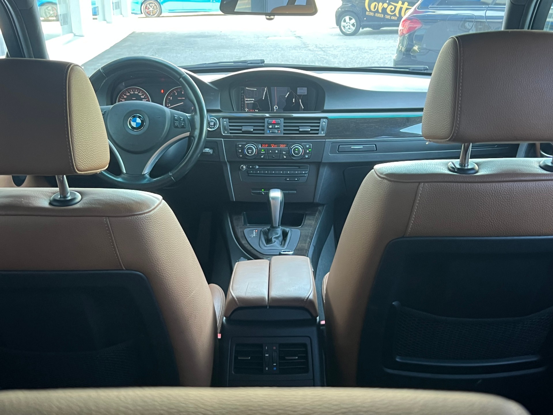 BMW 325i xDrive Touring Steptronic-image-10
