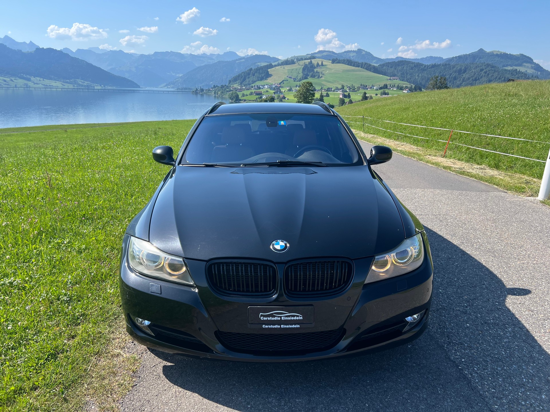 BMW 325i xDrive Touring Steptronic-image-1
