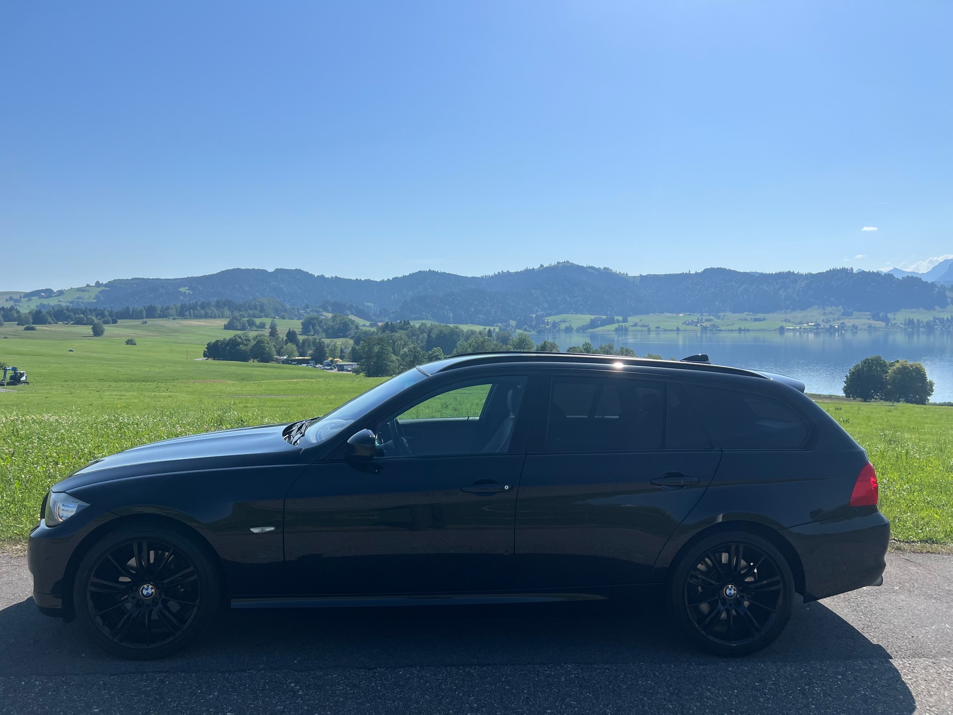 BMW 325i xDrive Touring Steptronic-image-2