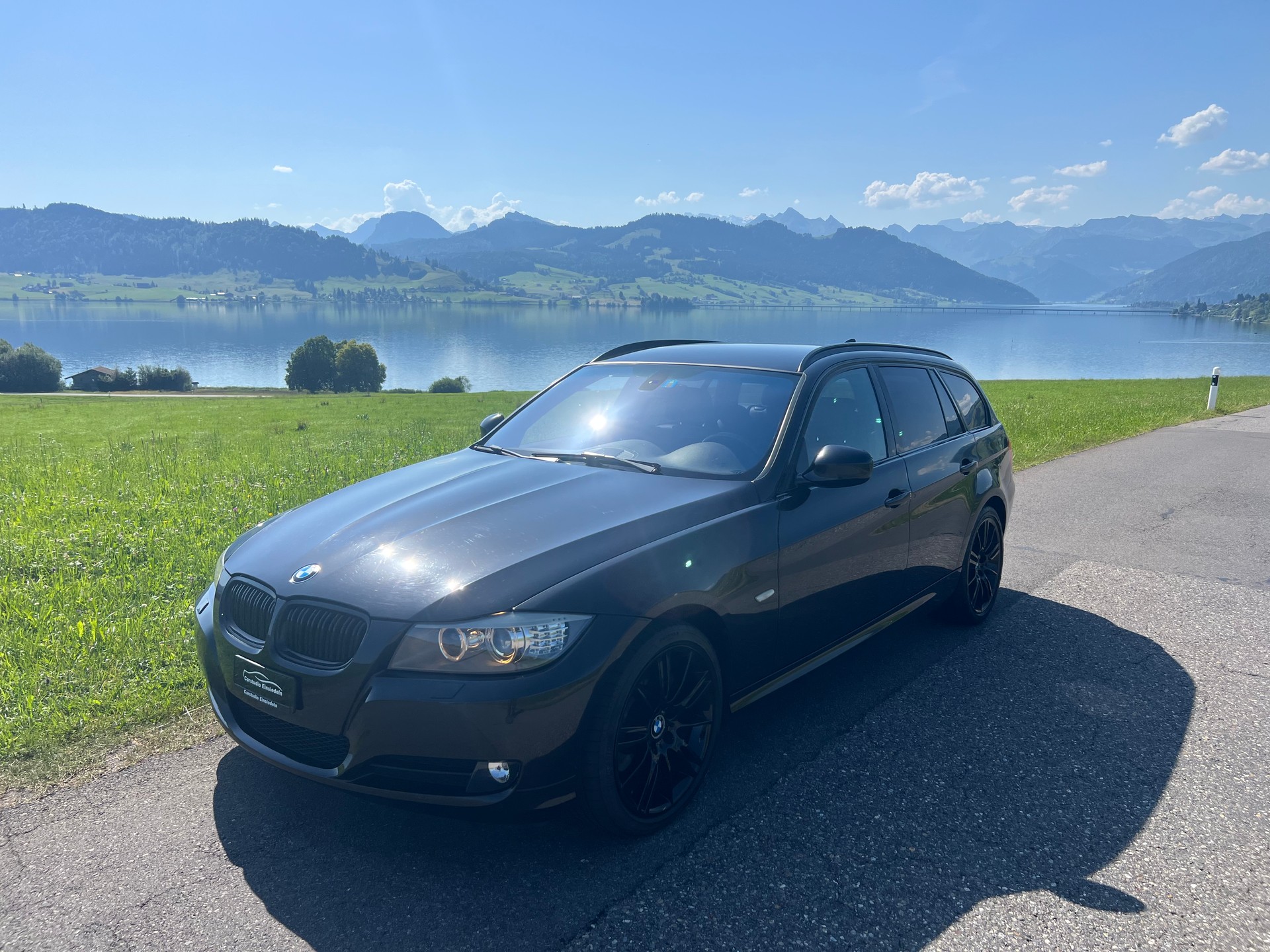 BMW 325i xDrive Touring Steptronic-image-0