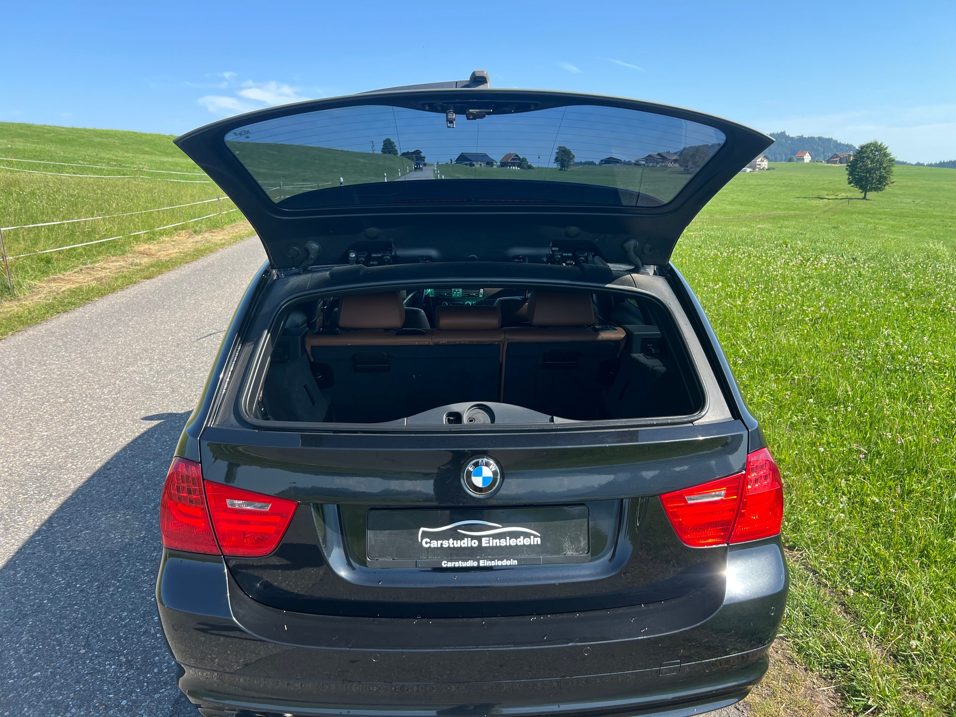 BMW 325i xDrive Touring Steptronic-image-5