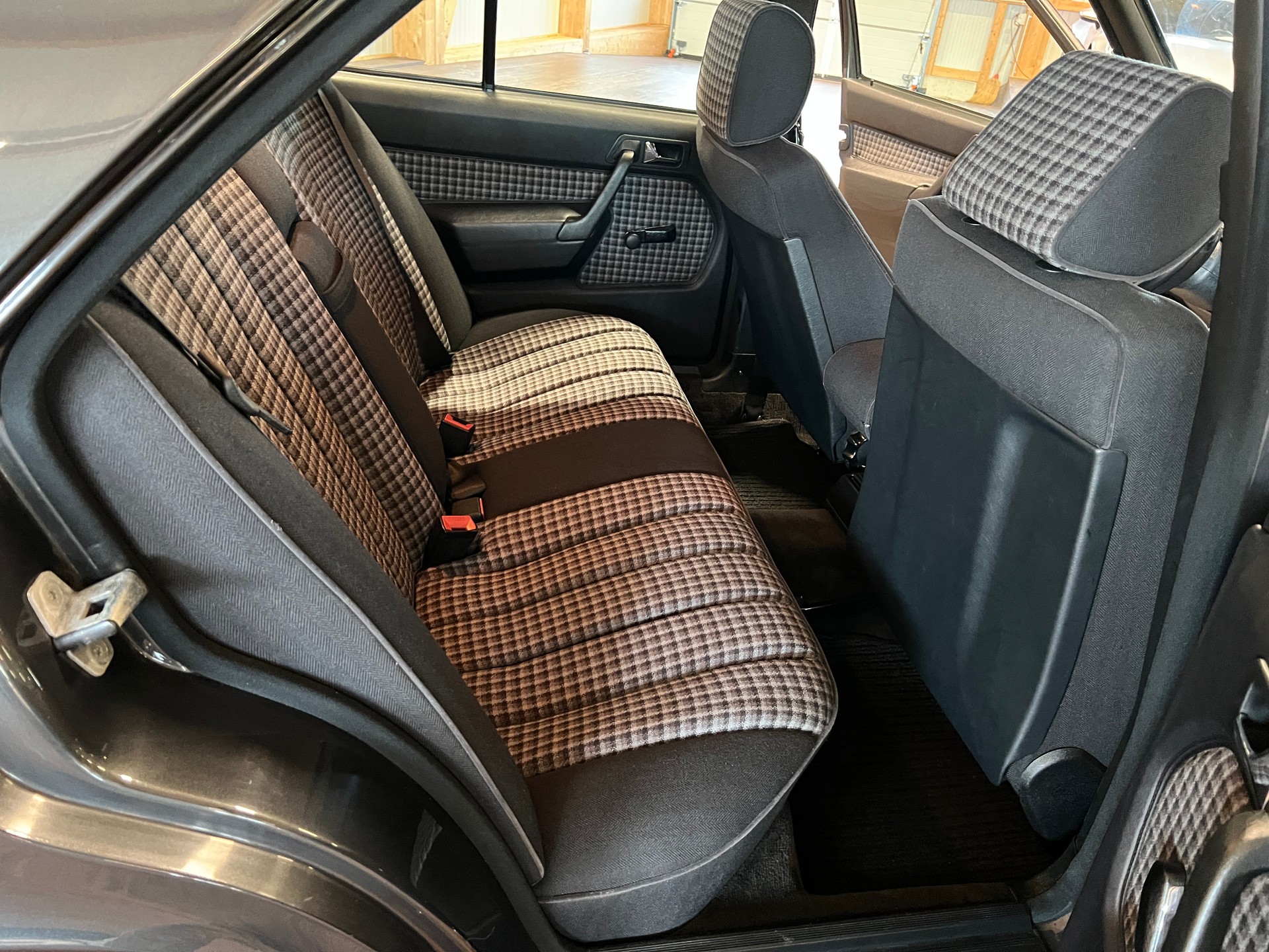 MERCEDES-BENZ 190 E 2.6-image-14