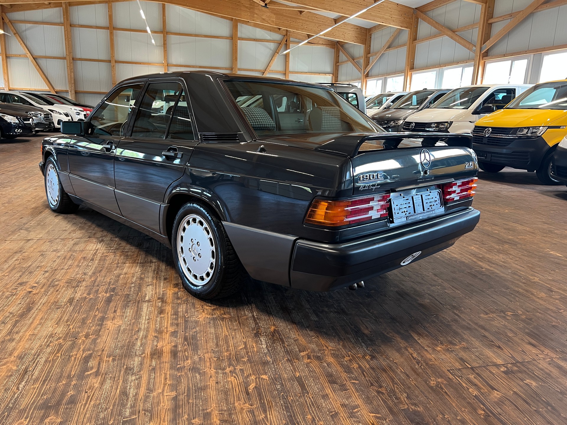 MERCEDES-BENZ 190 E 2.6-image-6