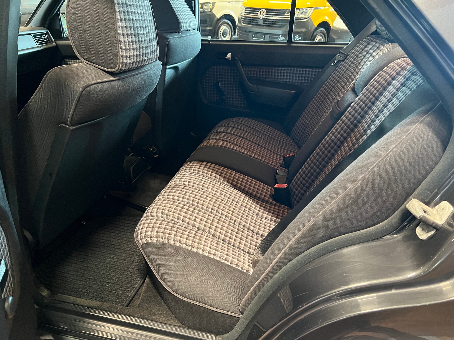 MERCEDES-BENZ 190 E 2.6-image-13