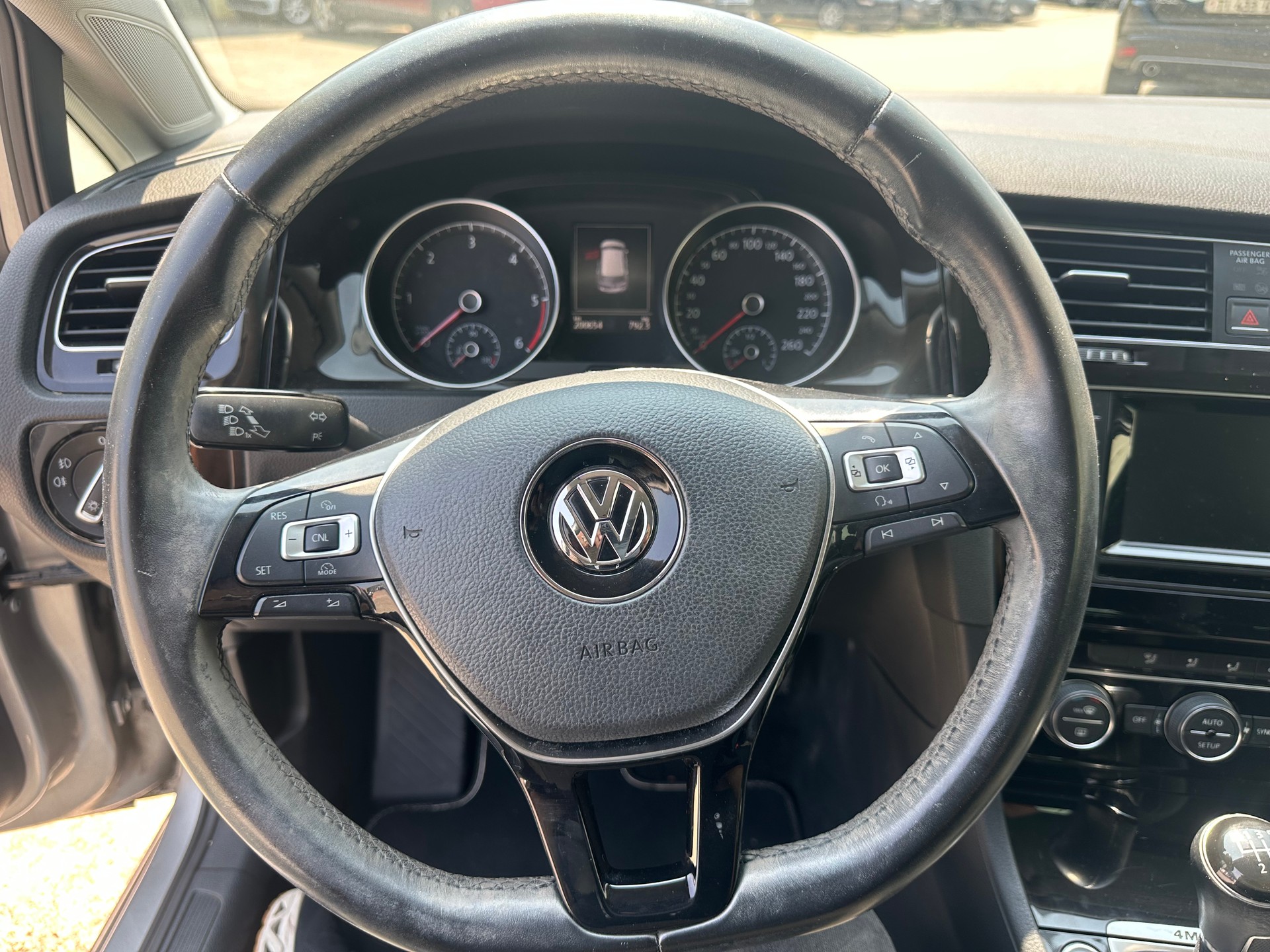 VW Golf 2.0 TDI Highline 4Motion-image-11
