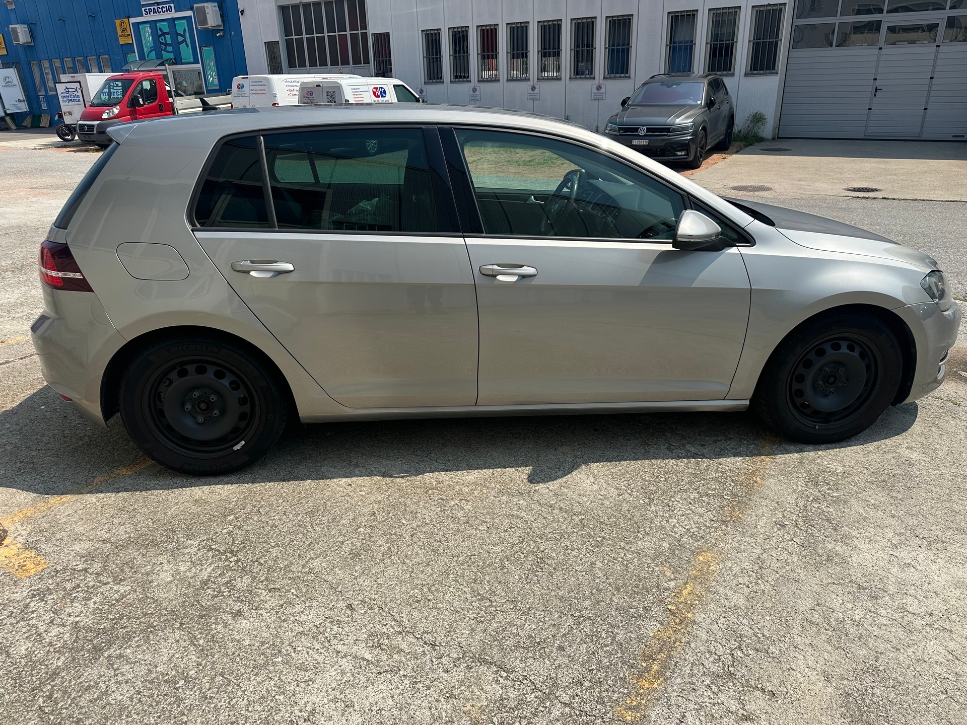 VW Golf 2.0 TDI Highline 4Motion-image-4