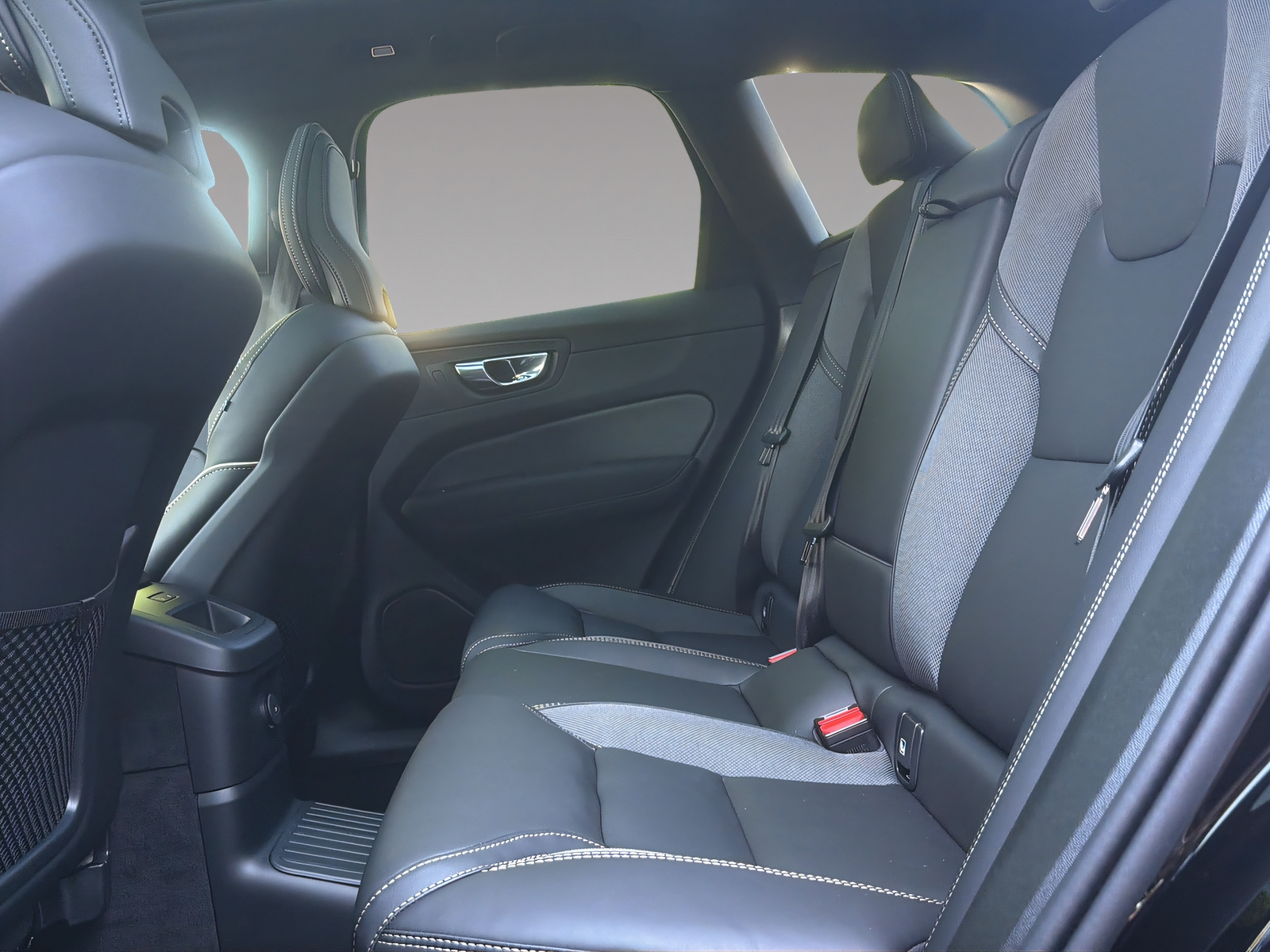 VOLVO XC60 2.0 T8 TE Black Edition eAWD-image-19