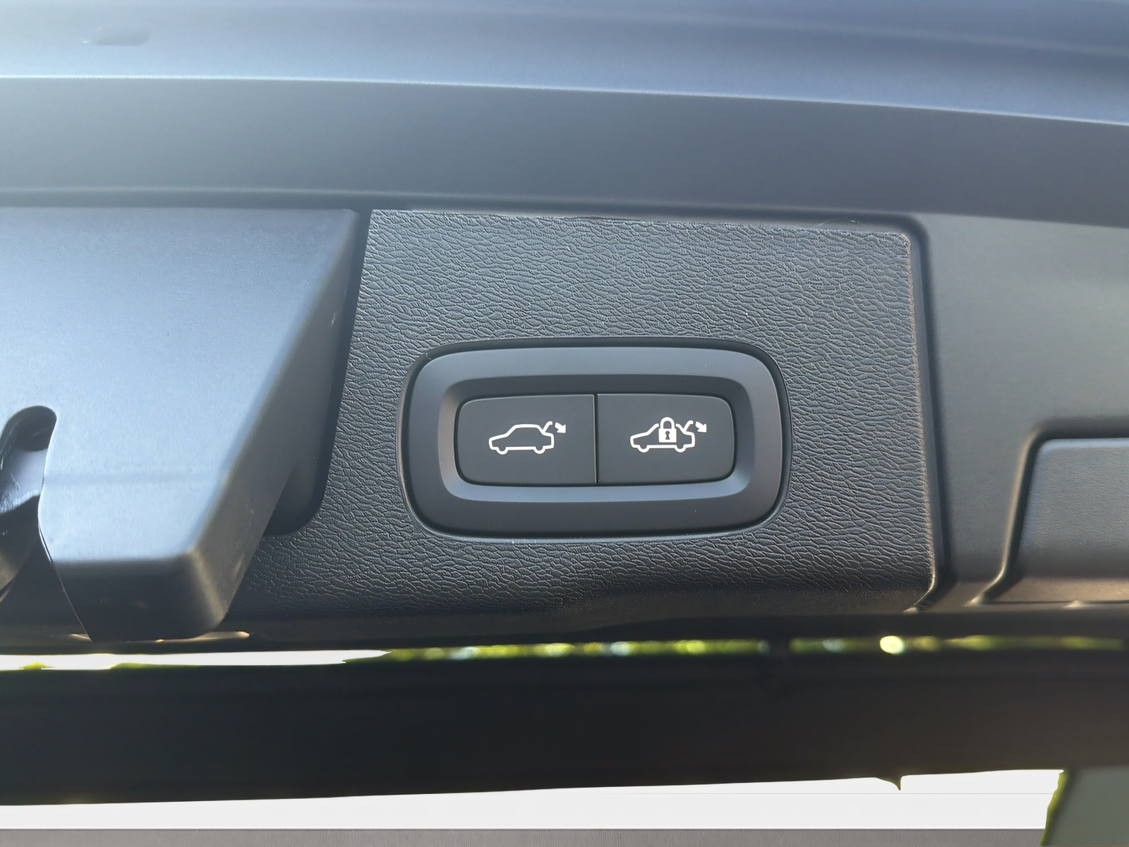 VOLVO XC60 2.0 T8 TE Black Edition eAWD-image-22