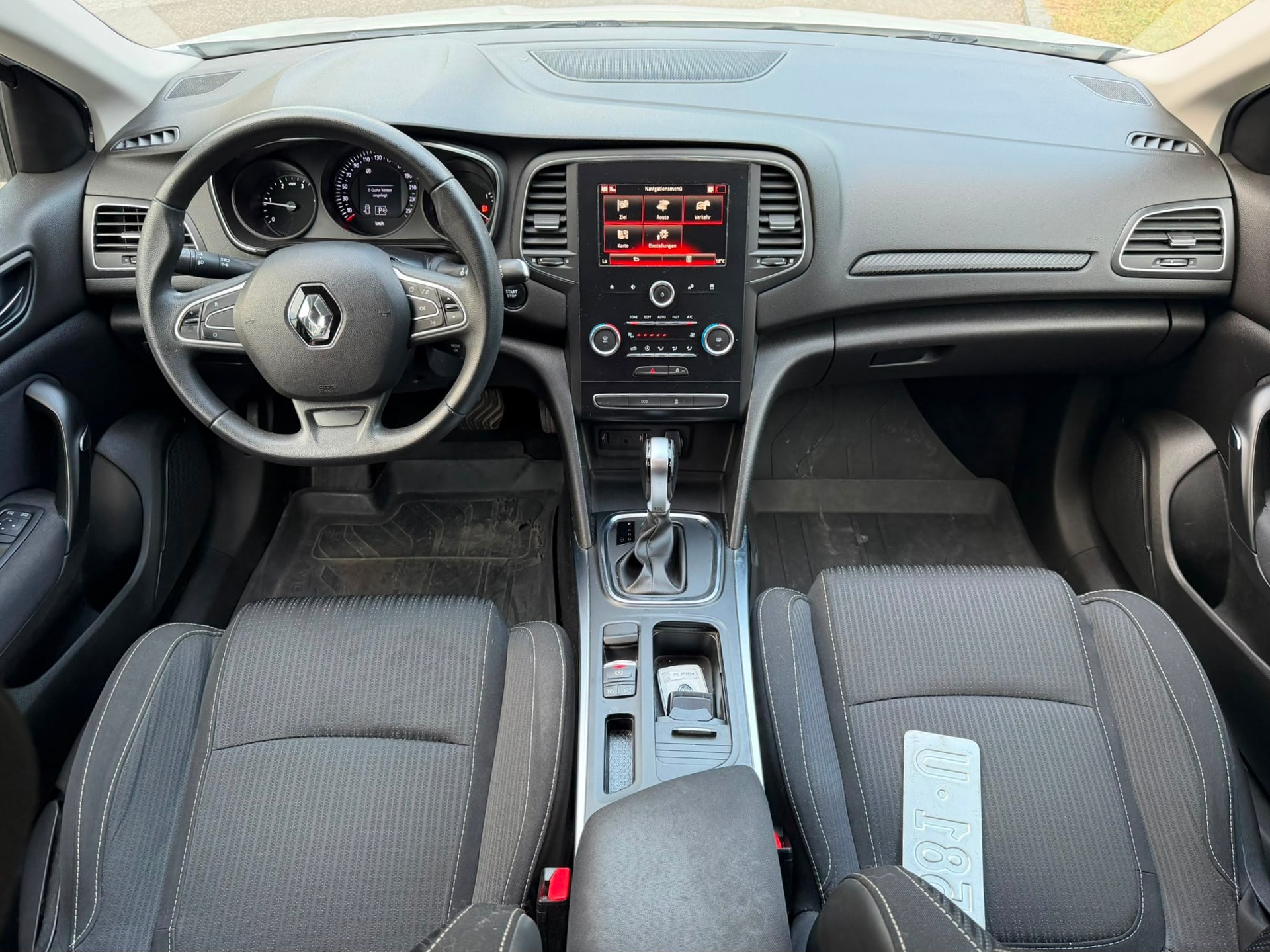RENAULT Mégane Grandtour 1.5 dCi Business Line EDC-image-8